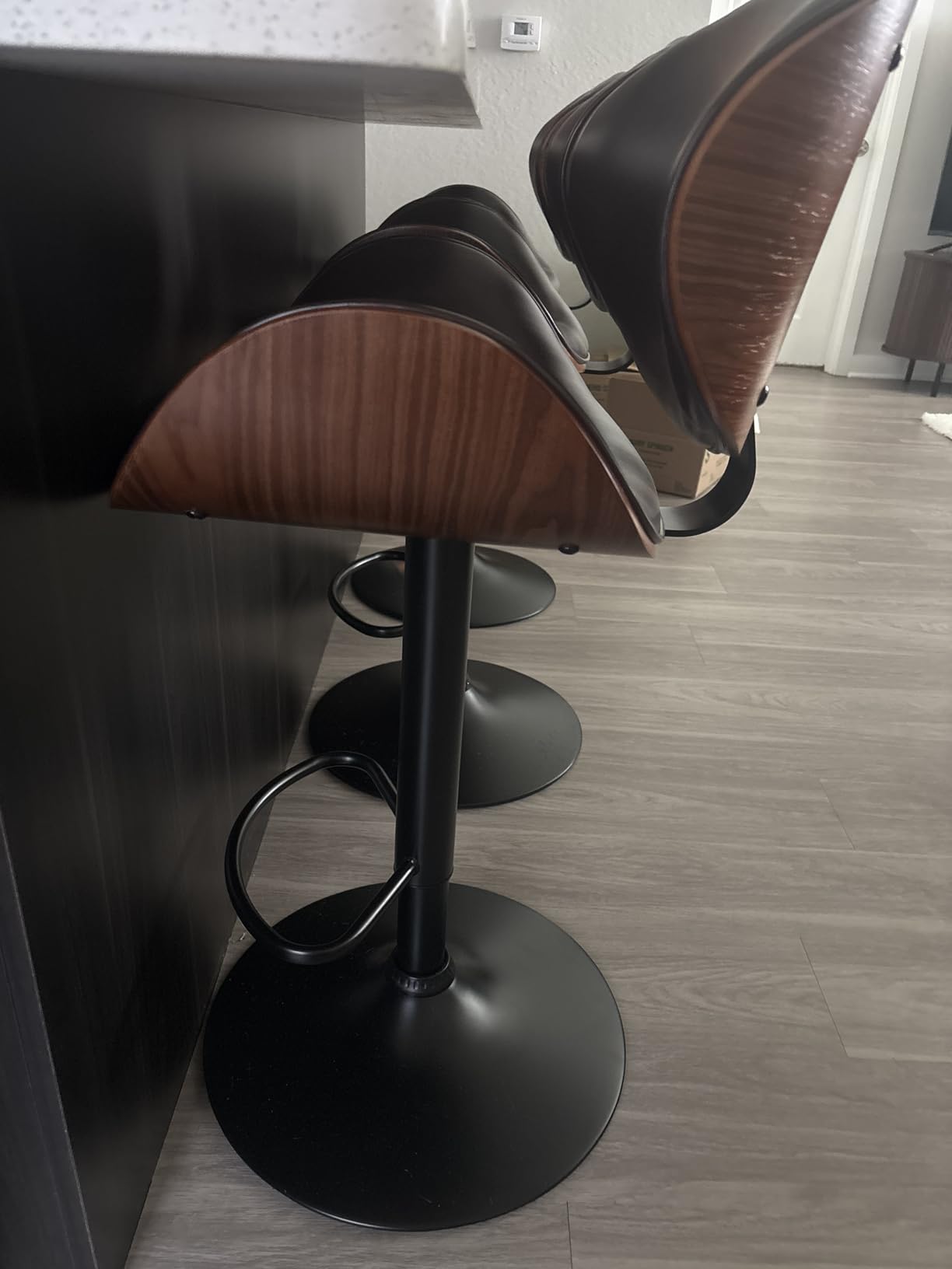 YaFiti Swivel Bar Stools Set of 2 for Kitchen Counter, Adjustable Bentwood Barstools, Modern PU Leather Upholstered Bar Chair with Back and Footrest, for Bar, Kitchen, Dining Room, Black customer photo 2