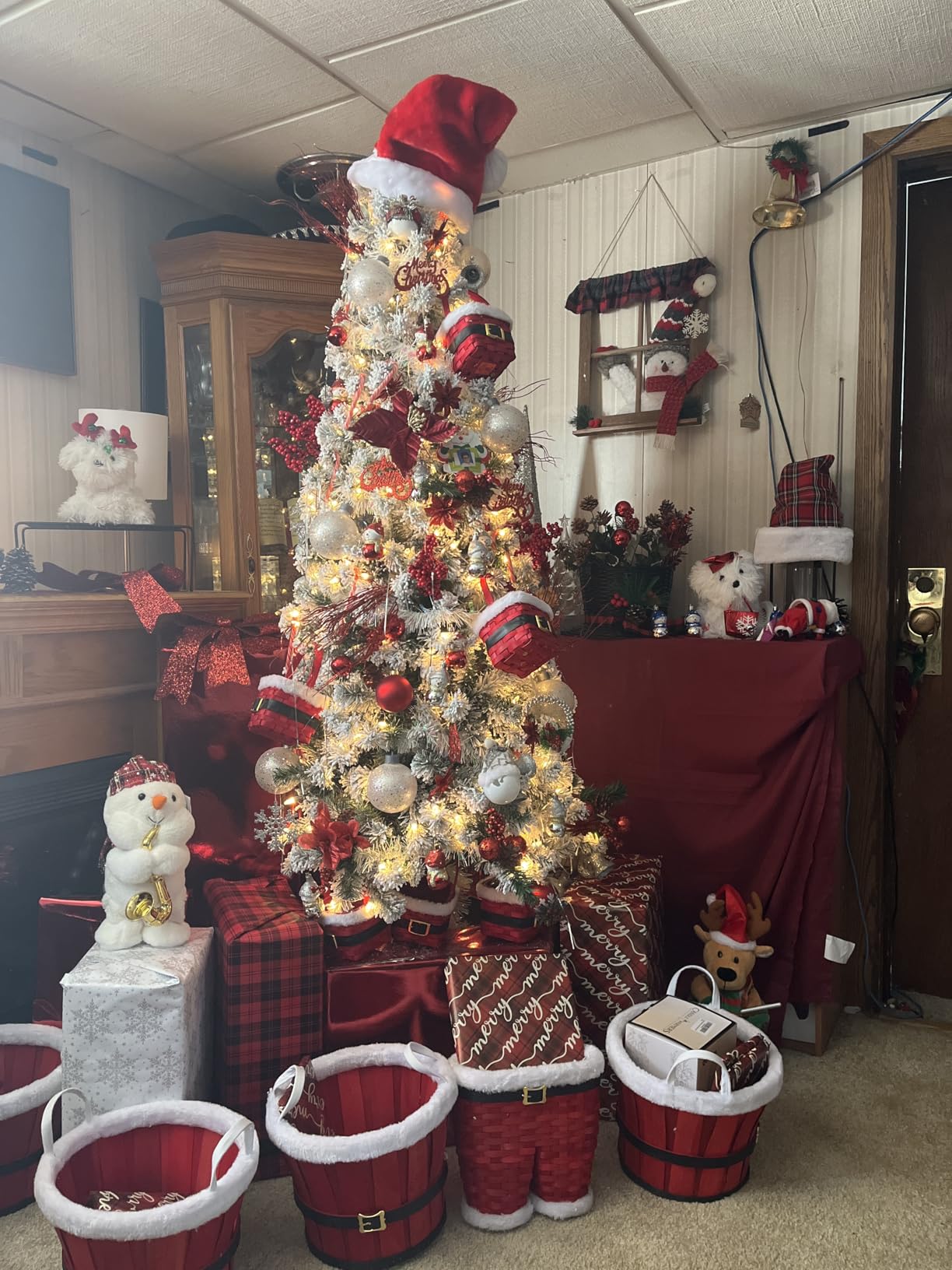 National Tree Company 6 ft Pre-Lit Flocked Acacia Slim Artificial Christmas Tree, 250 Clear Lights, 512 Tips, Includes Stand, Green customer photo 2