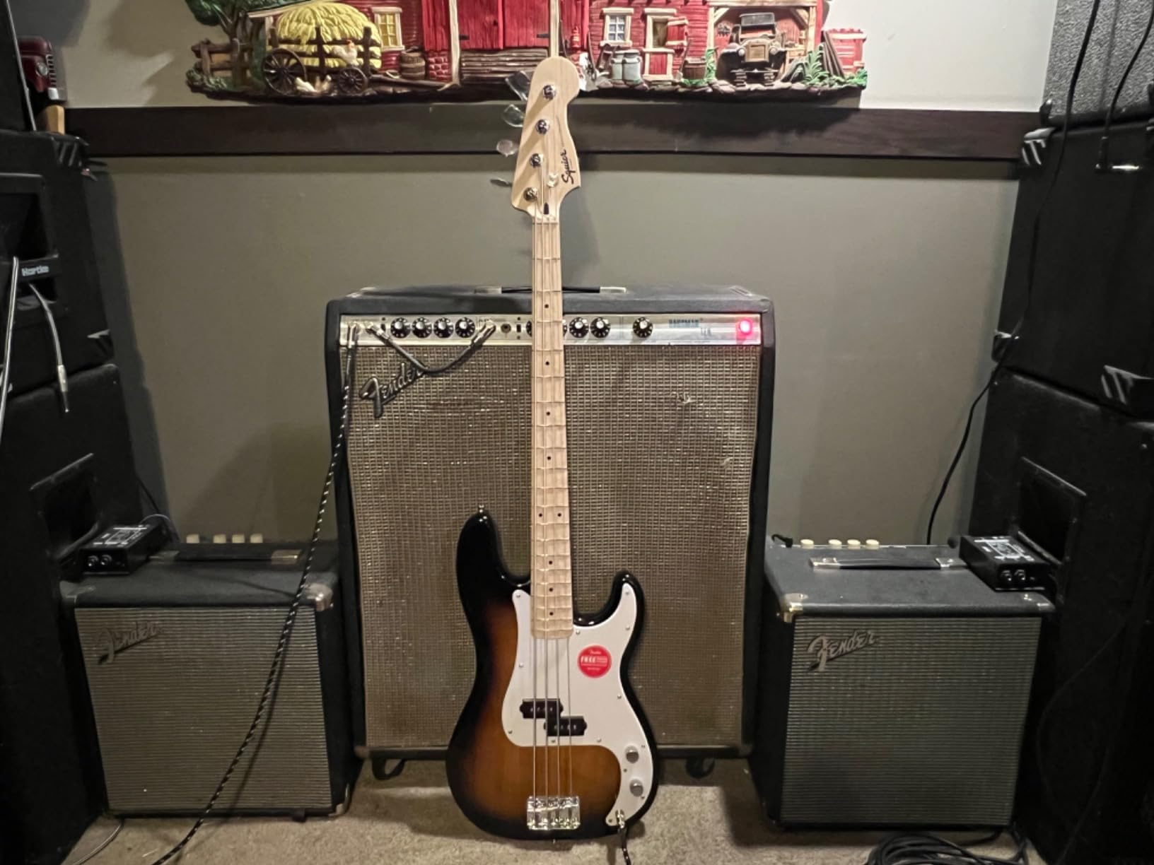 Squier Sonic Precision Bass Guitar, Beginner Guitar, Includes 30 Days of Free Lessons, Laurel Fingerboard and Step Up Pickups, Chrome Hardware, and Polyurethane Finish, Black customer photo 1