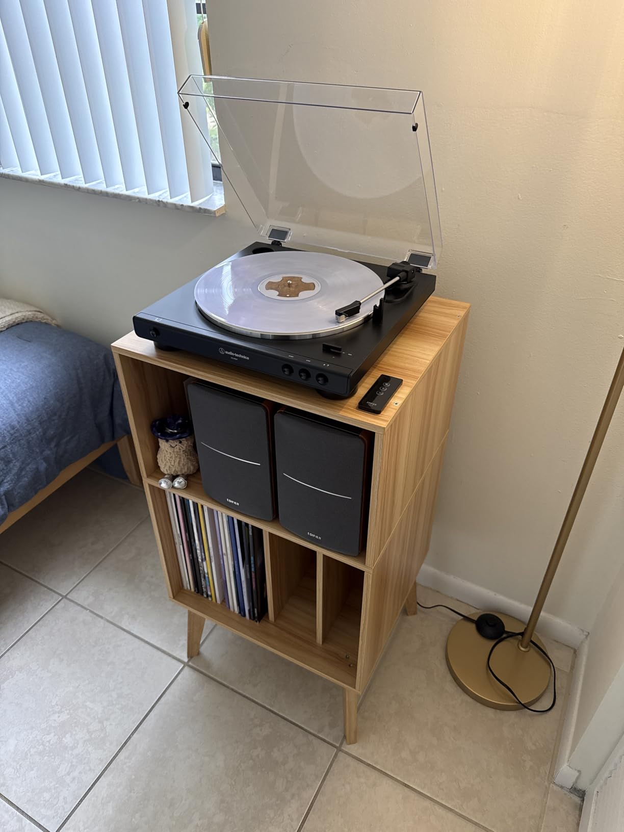 Lerliuo Record Player Stand, Walnut Turntable Stand Holds up to 160 Albums, Mid-Century Vinyl Storage Cabinet Table with Solid Wood Legs, Record Player Holder Display Shelf for Bedroom Living Room customer photo 1