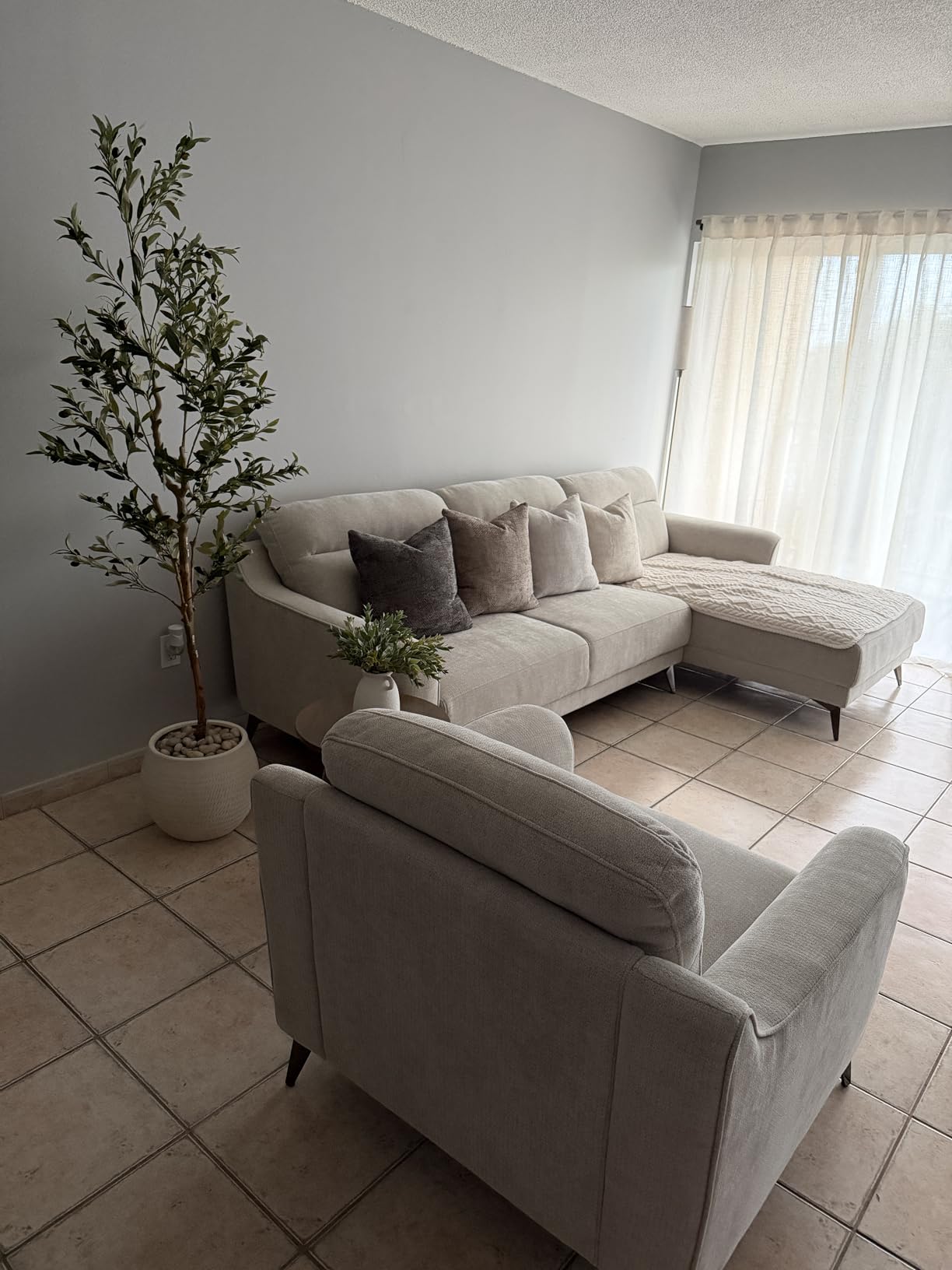 Bellacat Faux Olive Tree 6ft，Olive Trees Artificial Indoor with Natural Wood Trunk and Realistic Leaves and Fruits. 6 Feet(72in) Fake Olive Tree for Home House Office Décor. customer photo 2