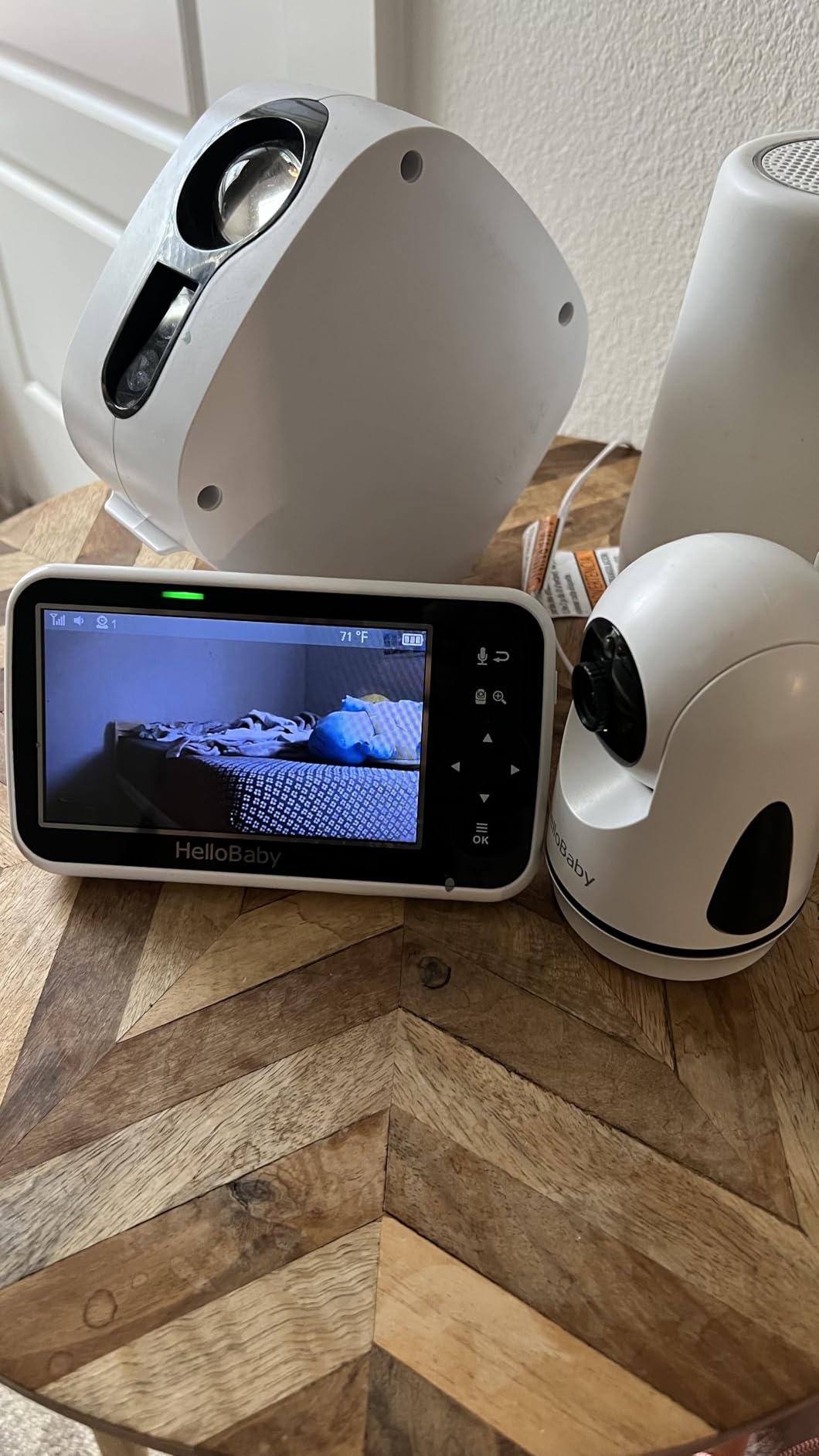 HelloBaby Video Baby Monitor with 2 Cameras and 5 Inch Split Screen Display, Remote Control Cameras with Night Vision and Temperature Monitoring customer photo 2