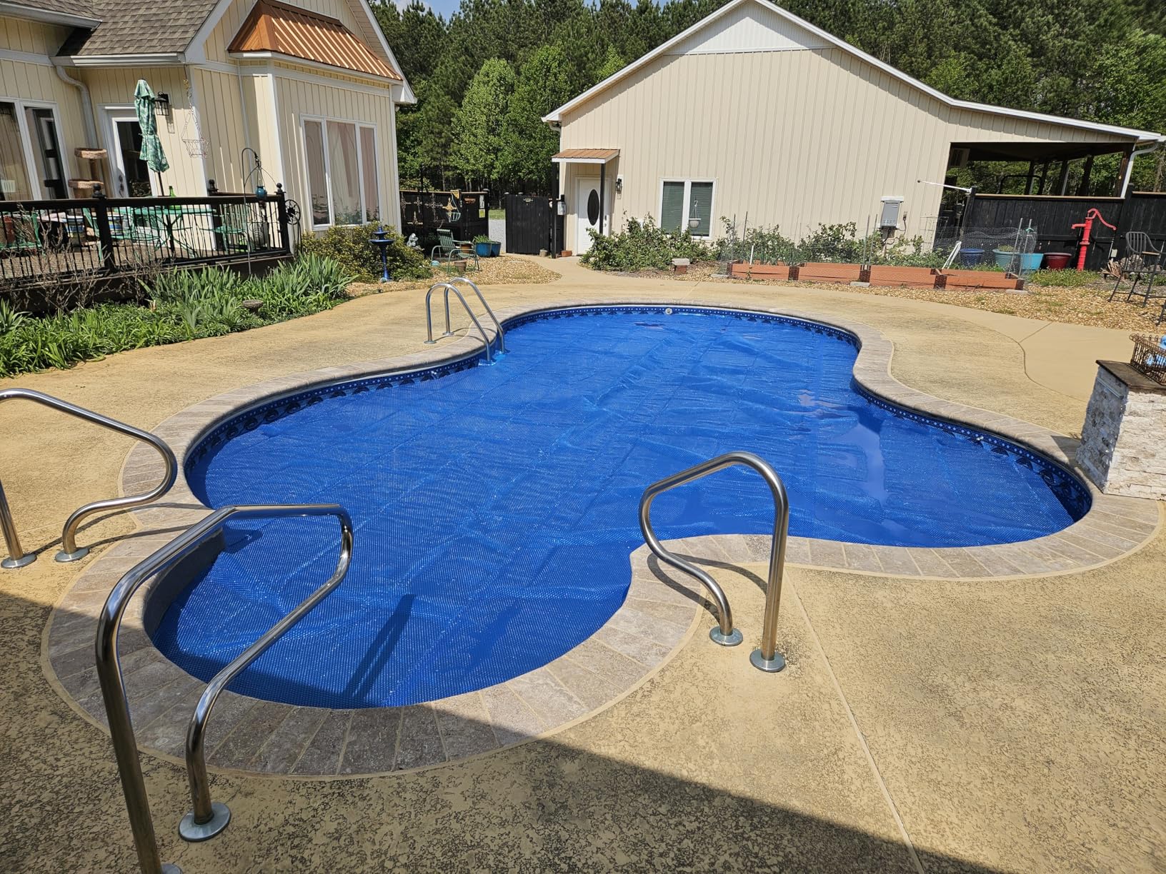 VINGLI 12Mil Solar Pool Cover, Rectangle Solar Blanket-Heavy Duty Solar Pool Cover for Above Ground Pool-Pool Solar Cover for Inground Pool (Blue, 16'x32' Rectangular) customer photo 1