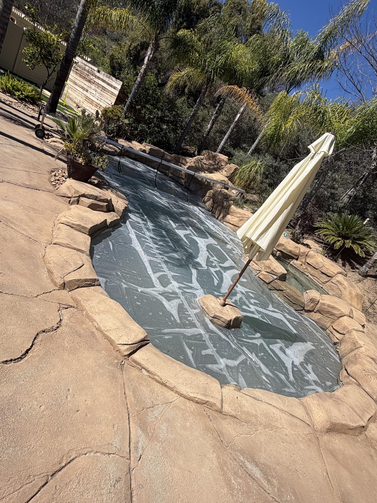VINGLI 12Mil Solar Pool Cover, Rectangle Solar Blanket-Heavy Duty Solar Pool Cover for Above Ground Pool-Pool Solar Cover for Inground Pool (Blue, 16'x32' Rectangular) customer photo 2