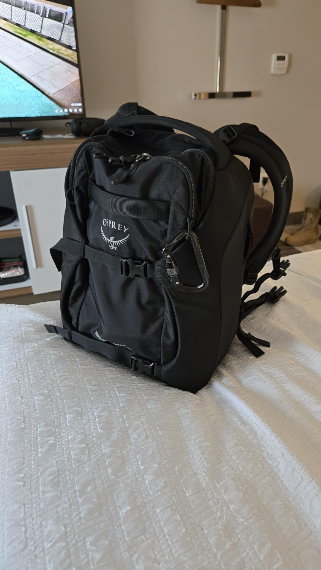 Osprey Sojourn Porter 46L Travel Backpack - Carry-On Compliant Luggage with StraightJacket Compression and Padded Laptop Sleeve, Koseret Green customer photo 2
