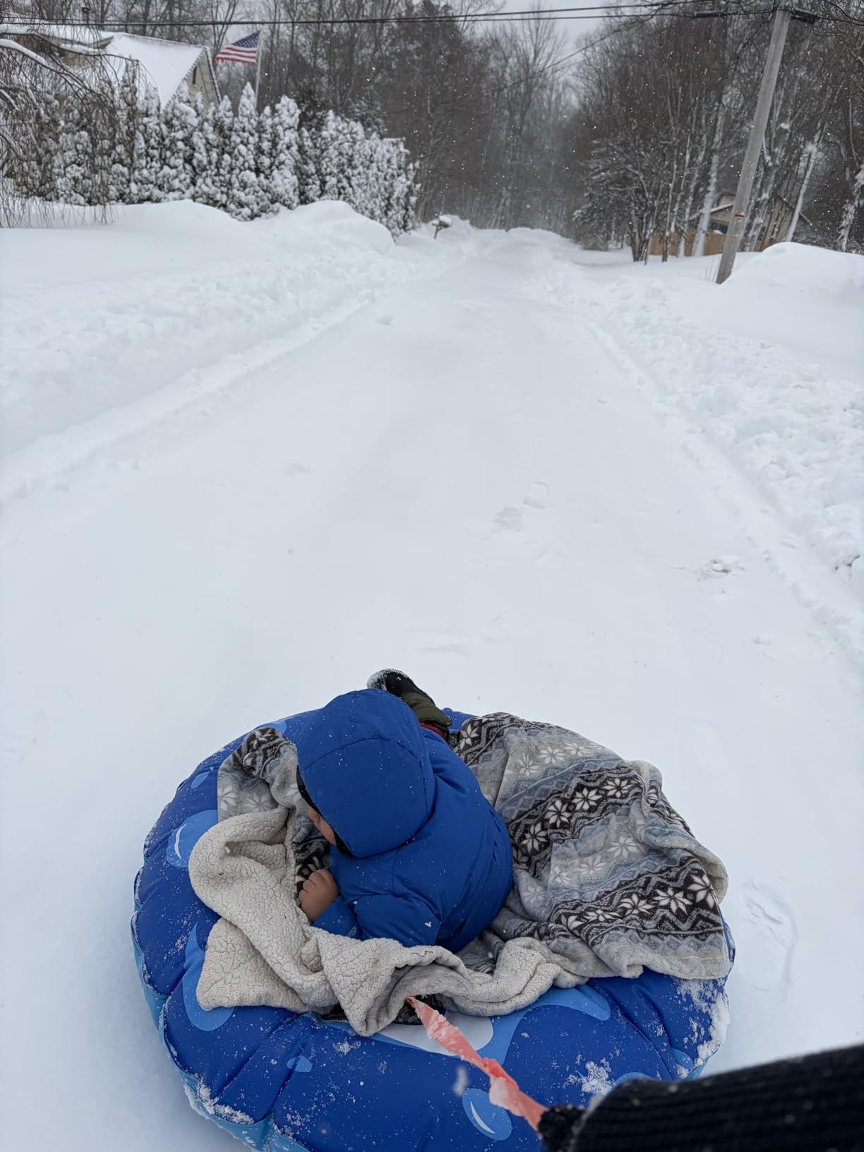 KEUCL Snow Tube, 47 Inch Cold-Resistant PVC Inflatable Big Snow Sled for Kids and Adults, Thickened Heavy Duty Hard Bottom Sleds Snow with Handles, Winter Toys for Outdoor Sledding Snow Tube Sports customer photo 1