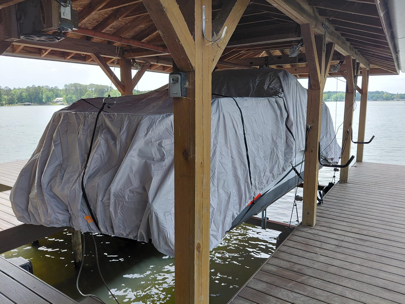 RVMasking Pontoon Boat Cover with Motor Cover, 1400D Heavy Duty Middle Reinforced, Marine Grade Waterproof Boat Cover for Length: 17'-20', Beam Width up to 102