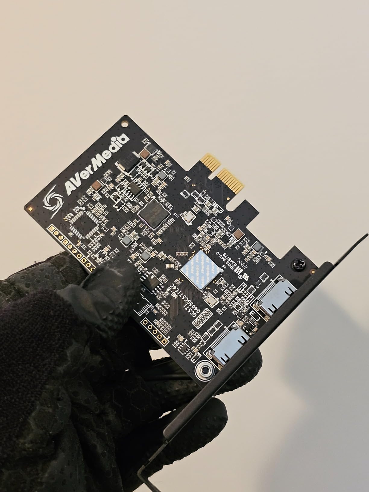 HDMI Capture Card for Streaming and Video Gaming, 4K60 Pass-Through with Ultra-Low Latency on PS5, PS4 Pro, Xbox Series X/S, Xbox One X, Switch Games - GC571 Live Streamer Ultra HD customer photo 1