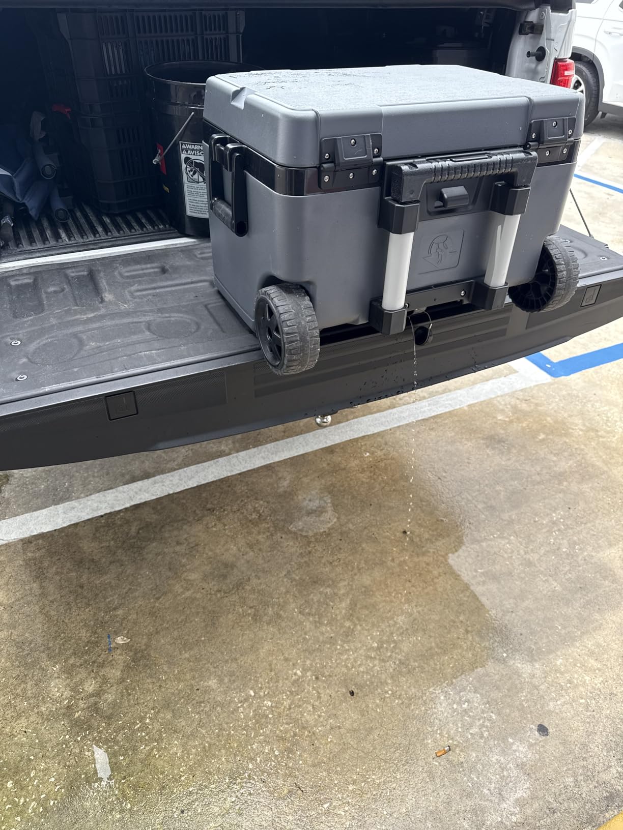 Igloo Trailmate 52Qt Wheeled Cooler, Insulated Hard Shell Ice Chest, Bone customer photo 1