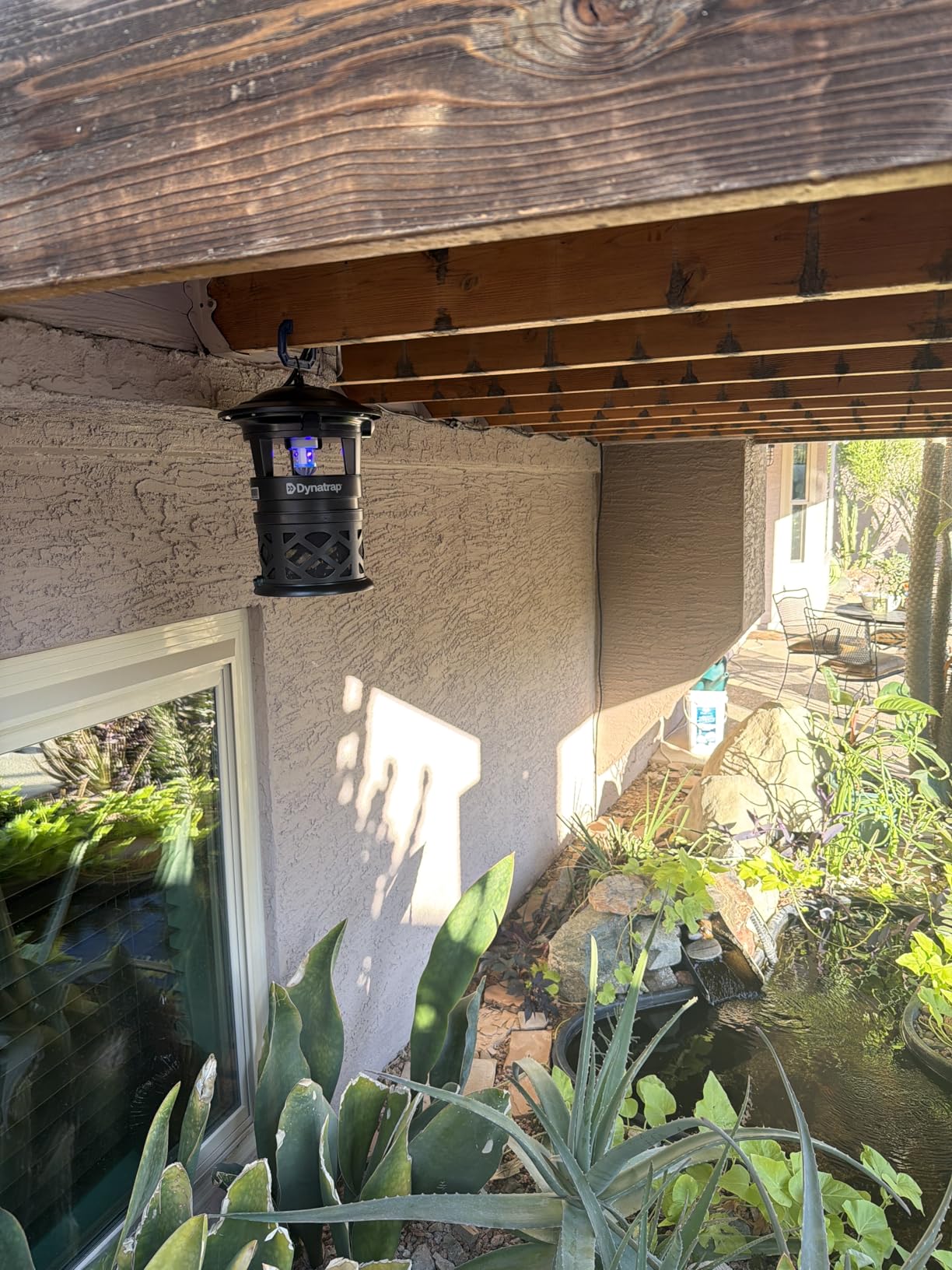 Dynatrap DT1130SR 1/2 Acre Mosquito & Flying Insect Outdoor Trap and Killer - Kills Mosquitoes, Flies, Wasps, Gnats, & Other Flying Insects - Bug Zapper Alternative - Black customer photo 2