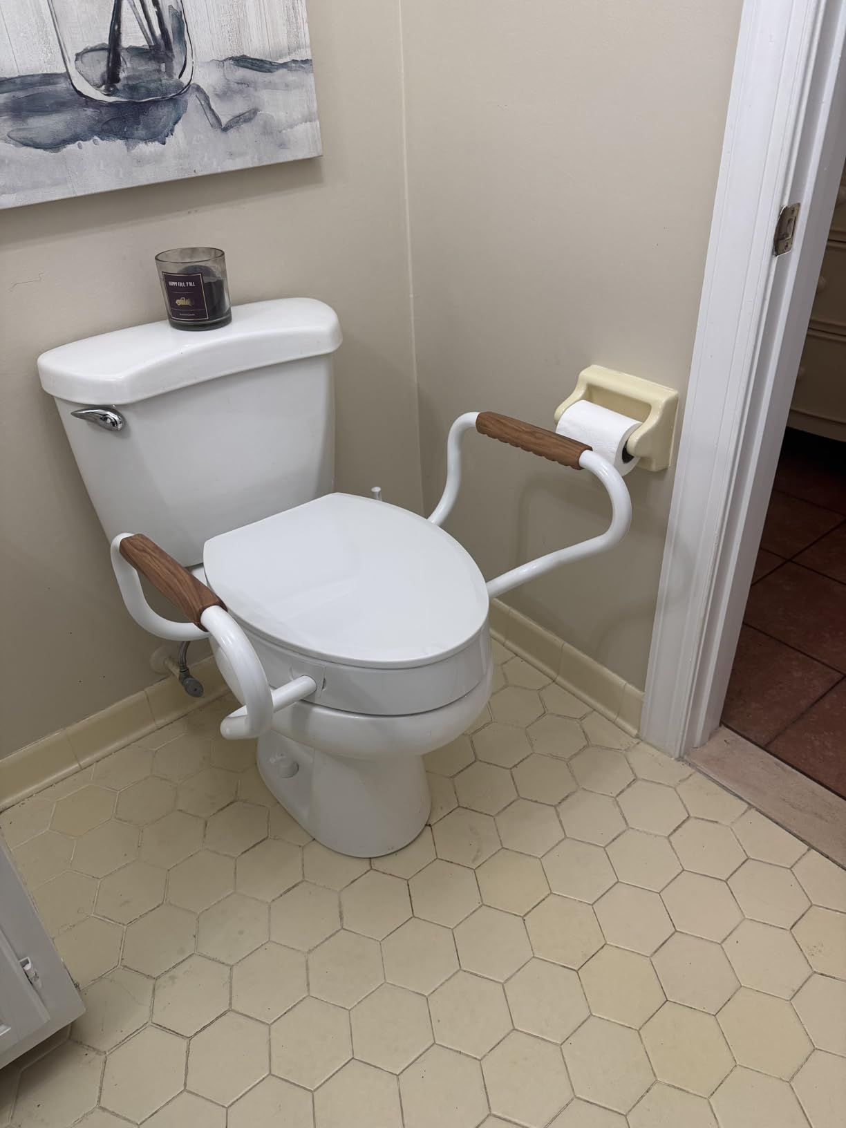 Lunderg Solva Raised Toilet Seat with Handles - Elongated - Easy to Install Toilet Seat Risers for Seniors - Adds 3 Inches & Works like the one you've always used - Elegant design - No Hospital Vibe customer photo 1