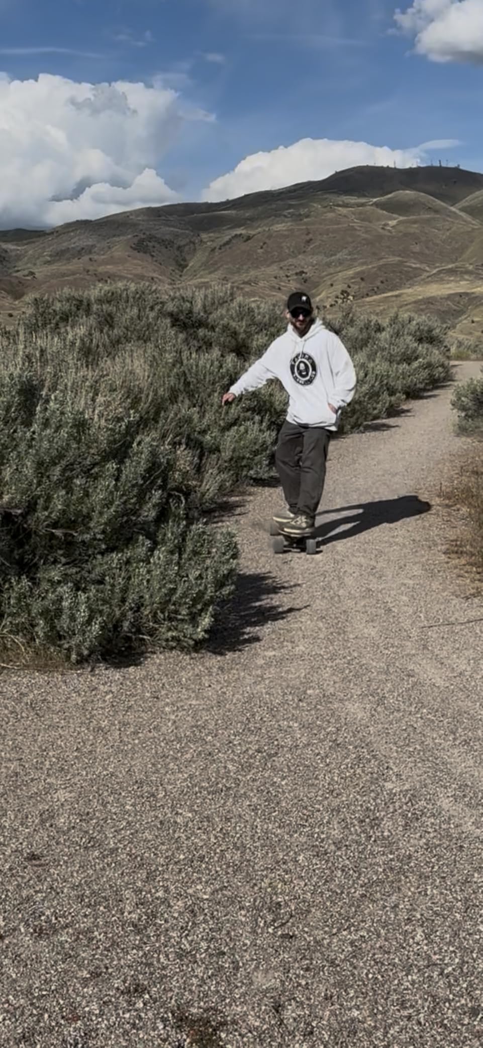 V4/V20 Electric Skateboard with Remote, 28 Mph Top Speed, 22 Miles Range, 1200W Hub-Motor, Longboard Skateboard for Adults & Teens customer photo 2