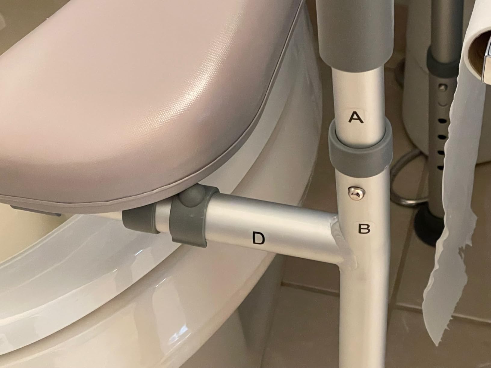 HOMLAND Raised Toilet Seat with Handles, Toilet Seat Riser for Seniors with Adjustable Height & Width, 400lb Handicap Elevated Toilet Seat for Elderly, Pregnant, Fit Any Toilet customer photo 2