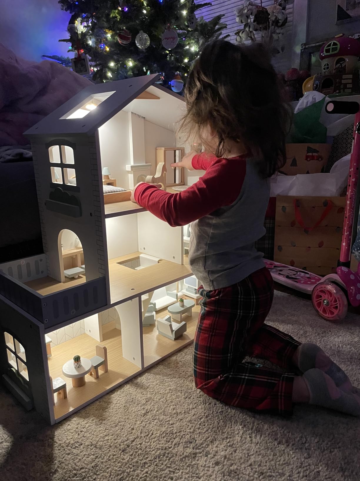 ROBOTIME Wooden Dollhouse, Wooden Doll House with 29 Pieces of Furniture, 6 Rooms Fits 4-6 Inch Dolls, Gift for Kids Ages 3+ customer photo 1