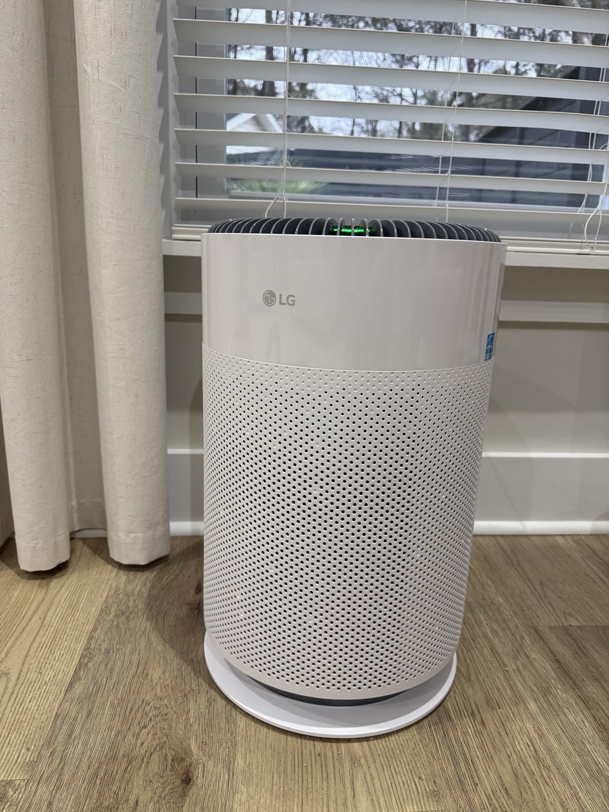 LG PuriCare 360 Air Purifiers for Home, Large and Small Room, Up to 2,059 ft², NanoFiber True HEPA Filter, 360 Degrees Filtration, WiFi, Air Quality Monitor customer photo 1