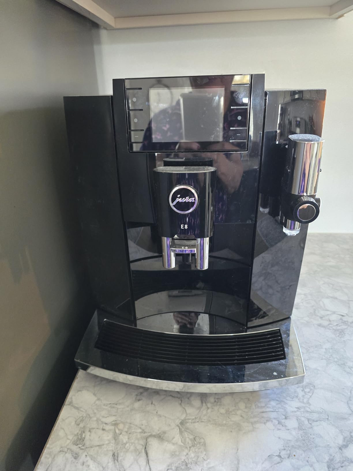 Jura E8 Chrome 15646 customer photo 1