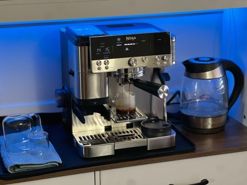 Ninja Luxe Cafe Premier 3-in-1 Espresso Machine, Drip Coffee, & Cold Brew | Built-in Grinder, Hands-Free Milk Frother, and Assisted Tamper for Cappuccinos & Lattes, Stainless Steel, ES601 customer photo 2
