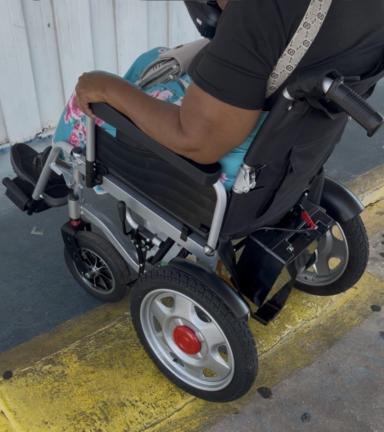 Electric Wheelchairs for Adults, 25+ Miles Long Travel Range, Foldable Motorized Wheelchair, Portable All-Terrain Motorized Wheelchair for The Elderly customer photo 2
