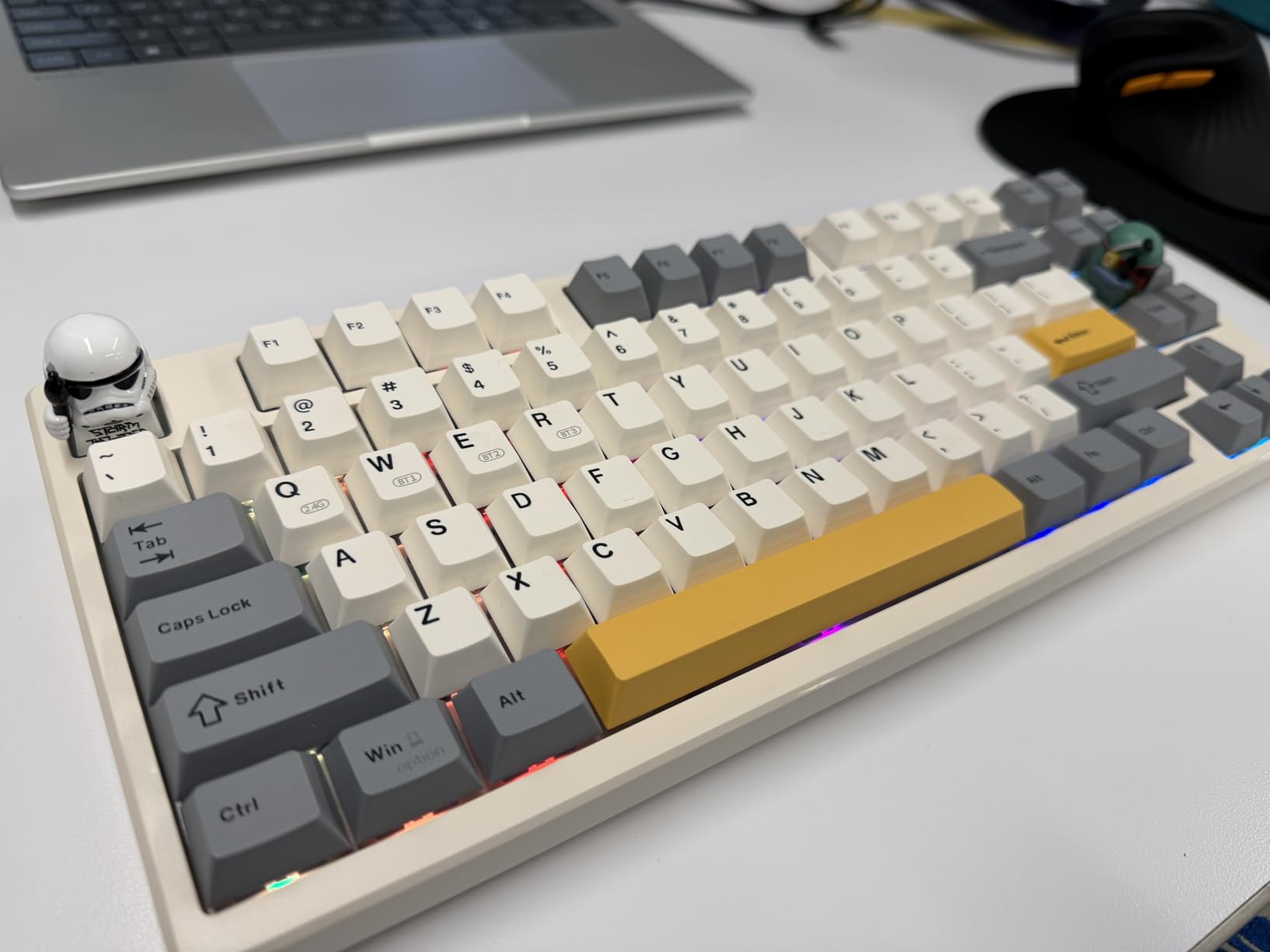 Kisnt KN85 Wireless Mechanical Keyboard, 75% Layout, Bluetooth/2.4GHz/USB-C, Custom RGB Backlit, Hot-Swappable Linear Switch, Creamy Sound for Gaming/Typing (Retro Beige) customer photo 1