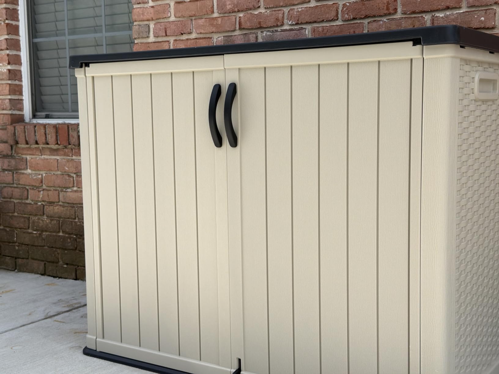 Devoko Outdoor Storage Cabinet 26 Cu Ft with Lockable Doors, Horizontal Storage Shed Waterproof Patio Tools Storage Box for Sofa Cushions, Gardening Tools (White) customer photo 2