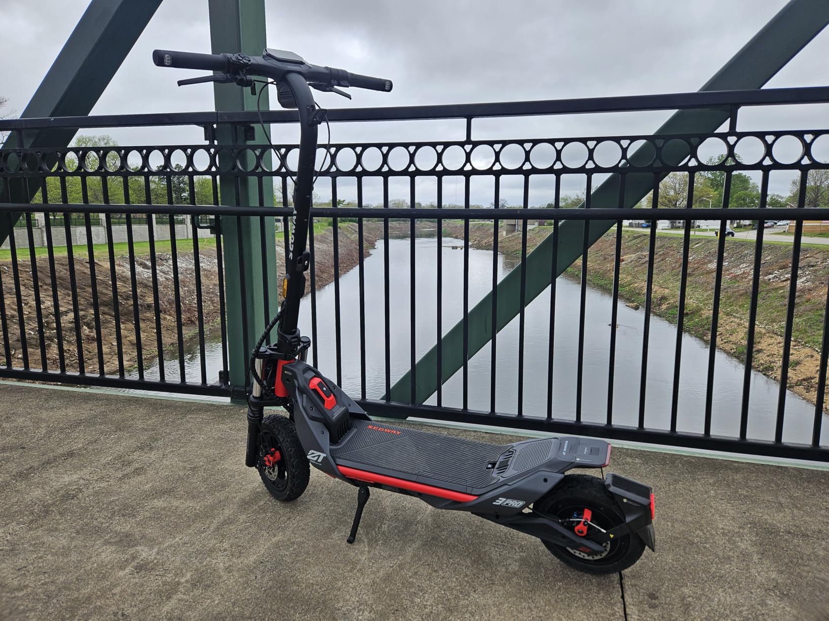 Segway ZT3 Pro Electric Scooter, Up to 24.9 MPH, 43.5-Mile Range, Dual Suspension, Flash Charge, 1600W Peak Motor, Off-Road Scooter for Adults UL Certified (UL2272/2271) customer photo 1
