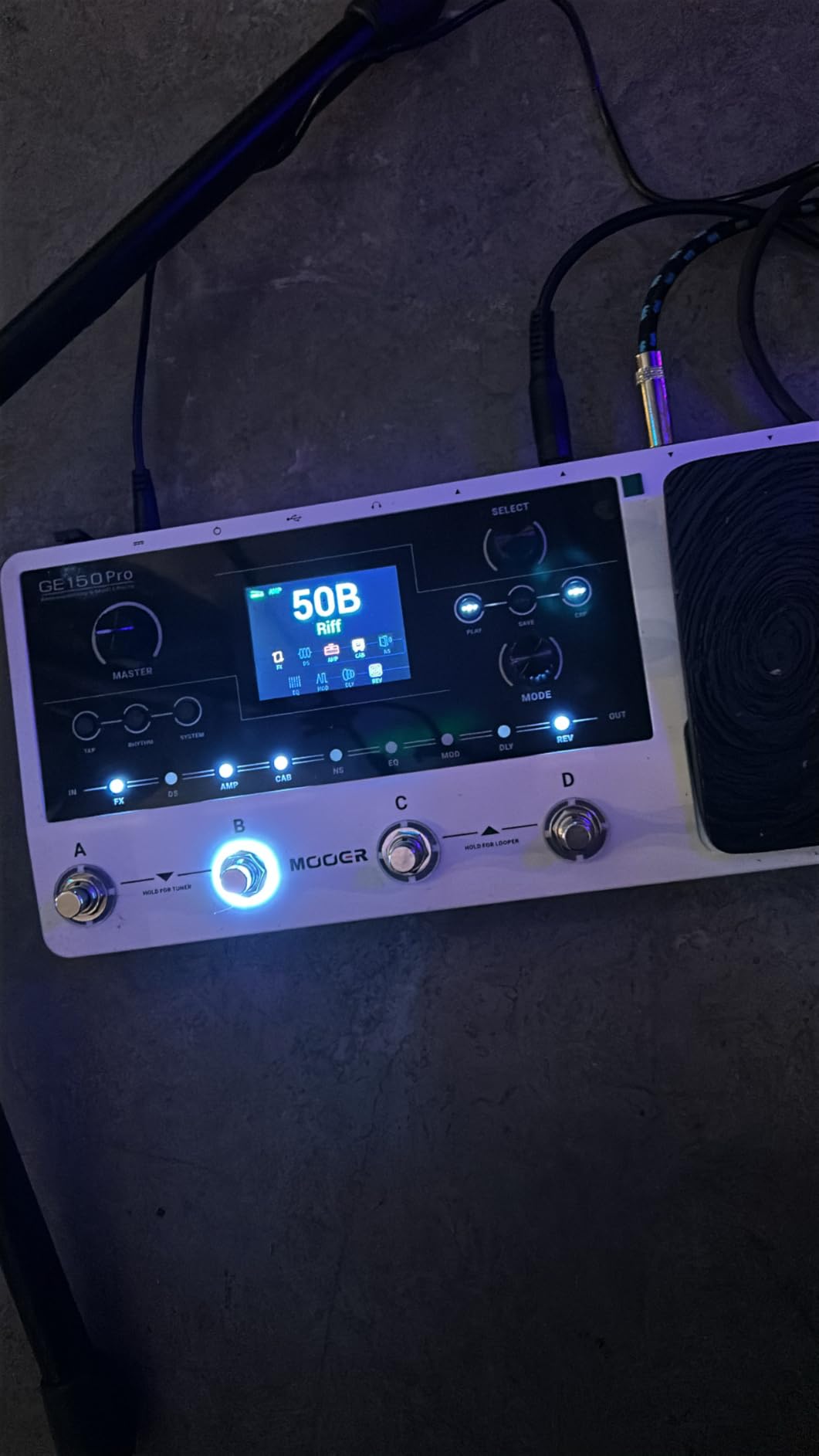 MOOER GE150 Pro Guitar Multi Effects Processor, 200 Presets & 170 Effects, NAM & MNRS Support, 55 Amp Models, 26 Cab Sims, 20 IR Slots, USB OTG Recording, 4-Footswitch, Looper & Expression Pedal customer photo 1
