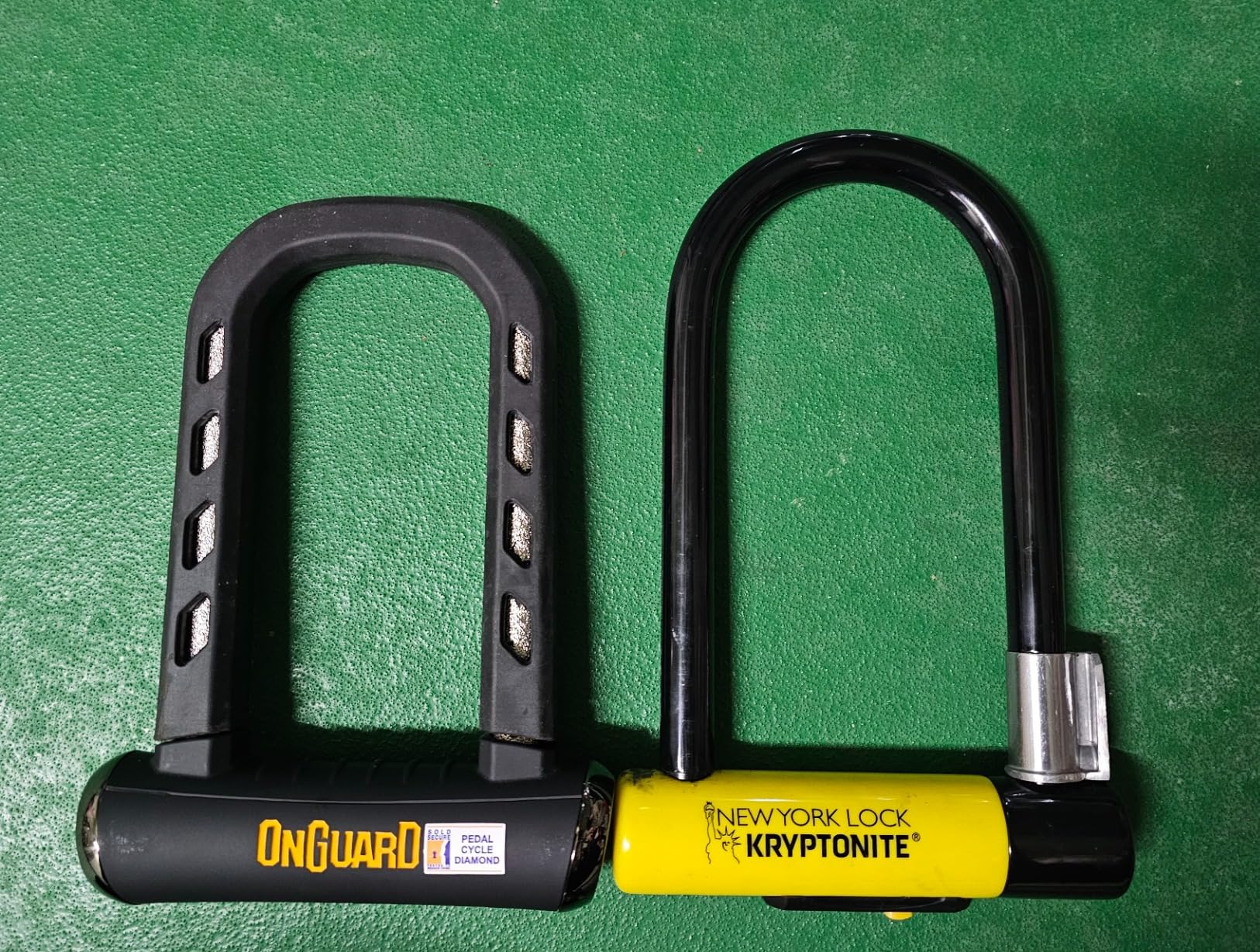 OnGuard RockSolid U-Lock - 14 mm (0.55 in) Hardened Steel Bike Lock, 90 mm x 175 mm Interior Dimensions, Angle-Grinder-Resistant Coating, X4P Quad Lock Security customer photo 2