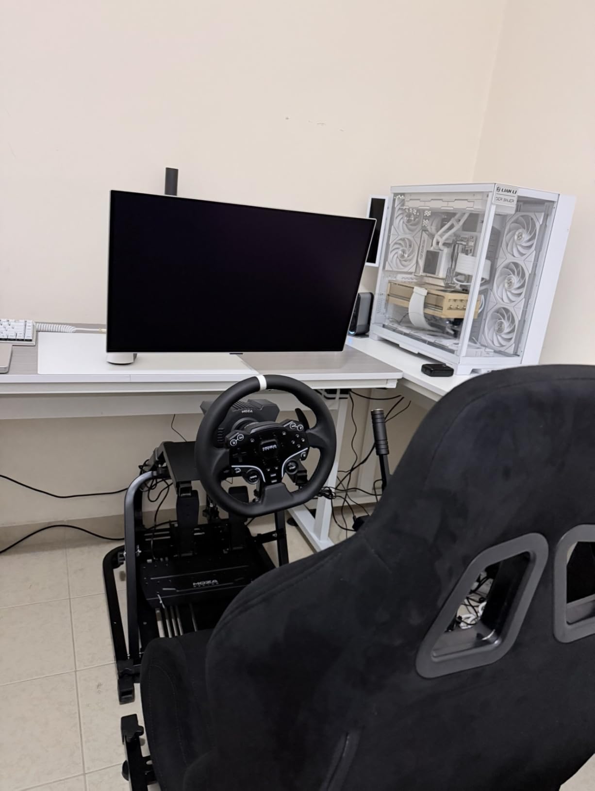 MOZA R5 Wheel and Pedals Kit Racing Simulator 5.5Nm Direct Drive Wheelbase, 11-Inch ES Racing Wheel, SR-P Lite Dual Pedal and Desk Clamp All-in-One customer photo 1