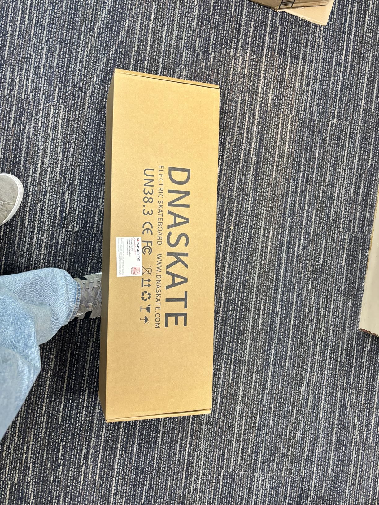 M8 Electric Skateboard with Remote, 15Mph Top Speed,9Miles Range,400 Hub-Motor, Skateboard for Adults & Teens customer photo 1