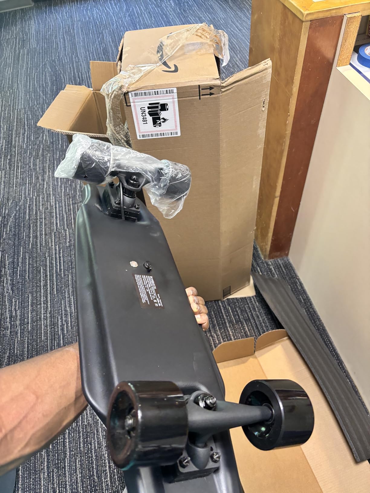 M8 Electric Skateboard with Remote, 15Mph Top Speed,9Miles Range,400 Hub-Motor, Skateboard for Adults & Teens customer photo 2