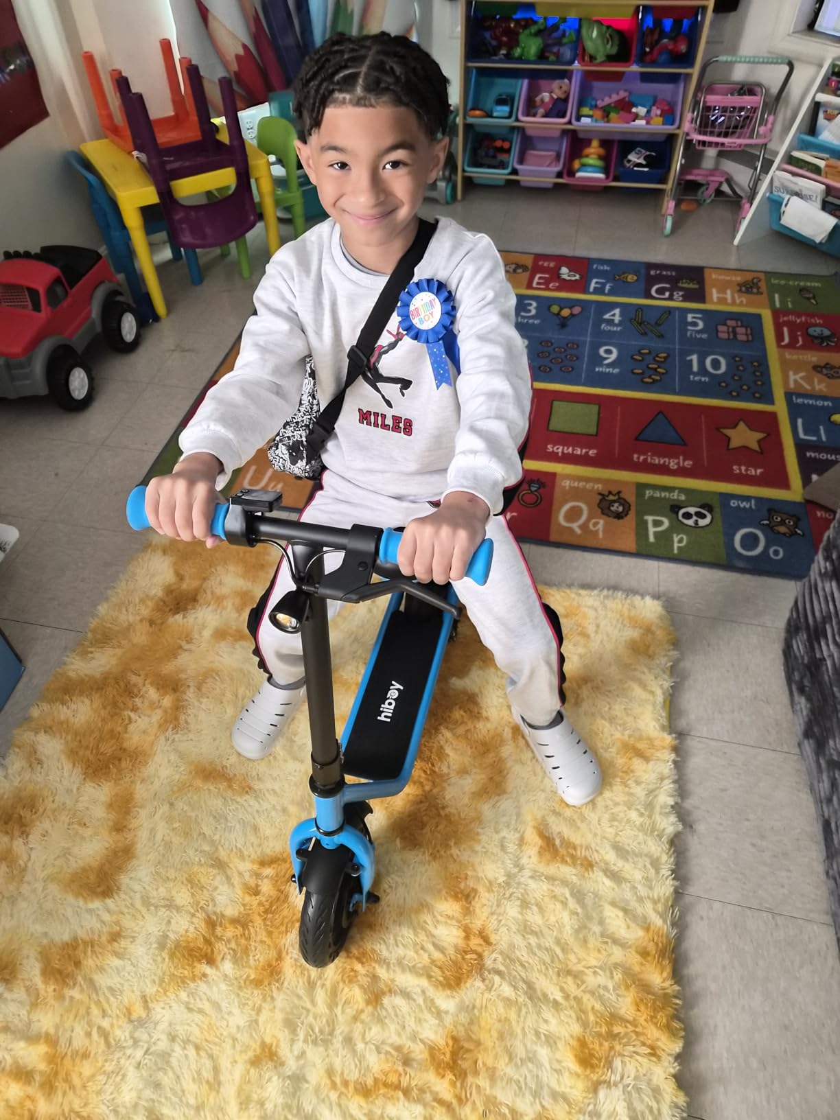 Hiboy Q2 Lite Electric Scooter for Kids with Seat for Ages 4-10, 5-Mile Range, 3-Speed Adjustable up to 9.3 MPH, Front Brake, LED Neon Lights customer photo 2