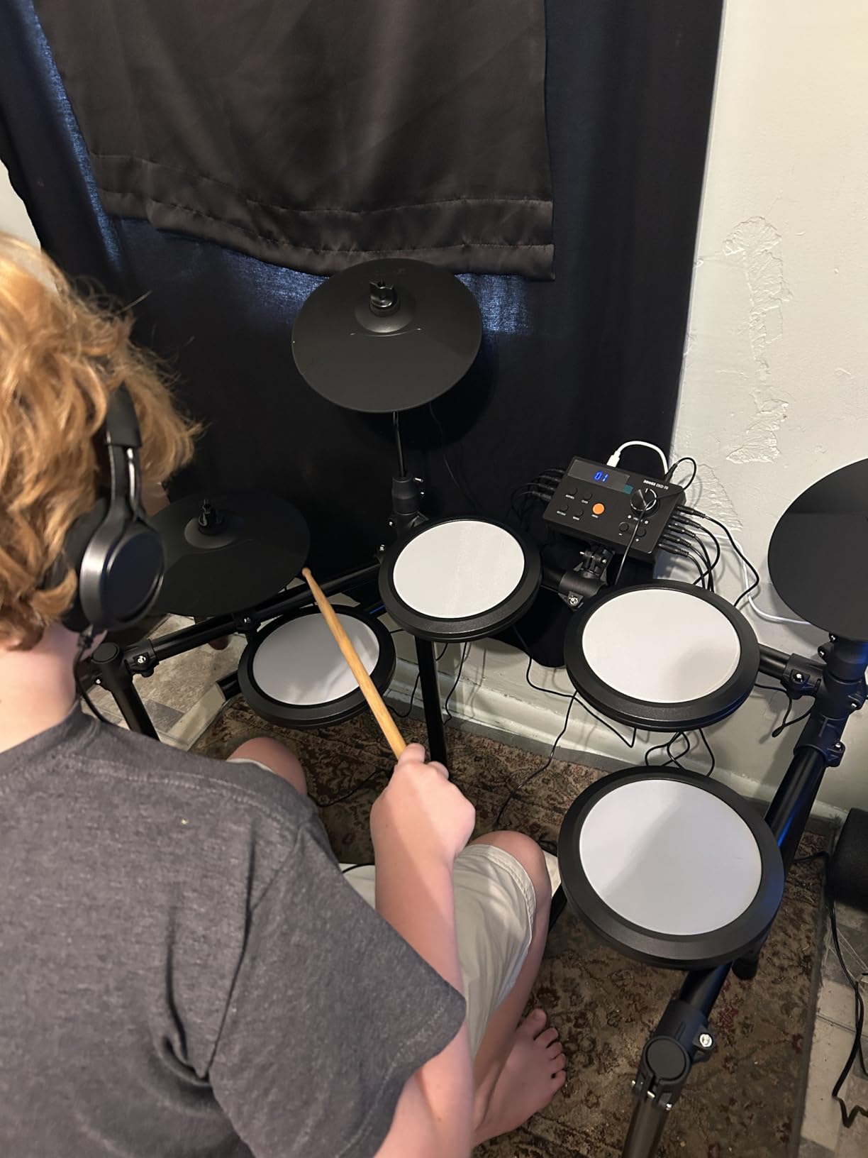 Donner Electric Drum Set, DED-70 Electronic Drum Kit for Beginner with 150 Sounds, 4 Quiet Mesh Pads, 9