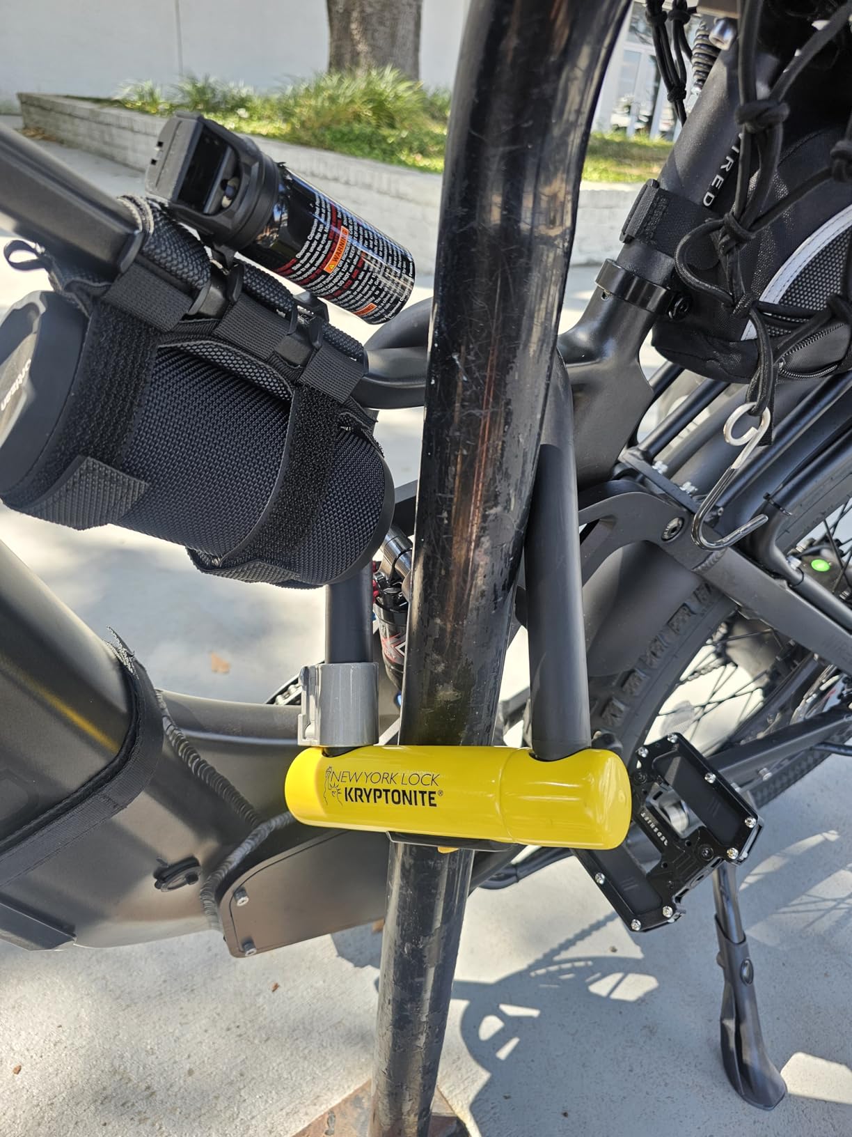 Kryptonite New York Diamond Bike U-Lock, Angle Grinder Resistant Heavy Duty Anti-Theft, Sold Secure Diamond 26mm Shackle with Mounting Bracket and Keys, Ultimate Security for Bicycles E-Bikes Scooters customer photo 1