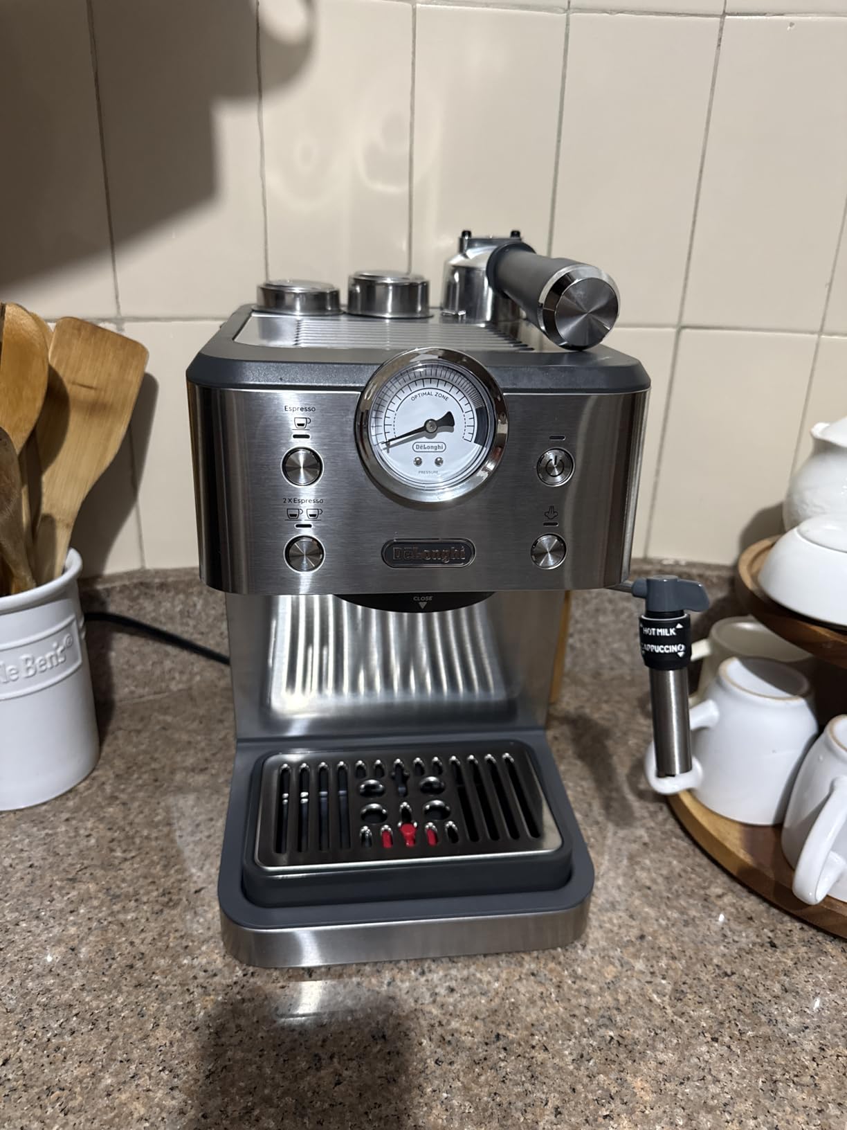 De'Longhi Classic Signature Espresso Machine, Adjustable Milk Frother customer photo 1