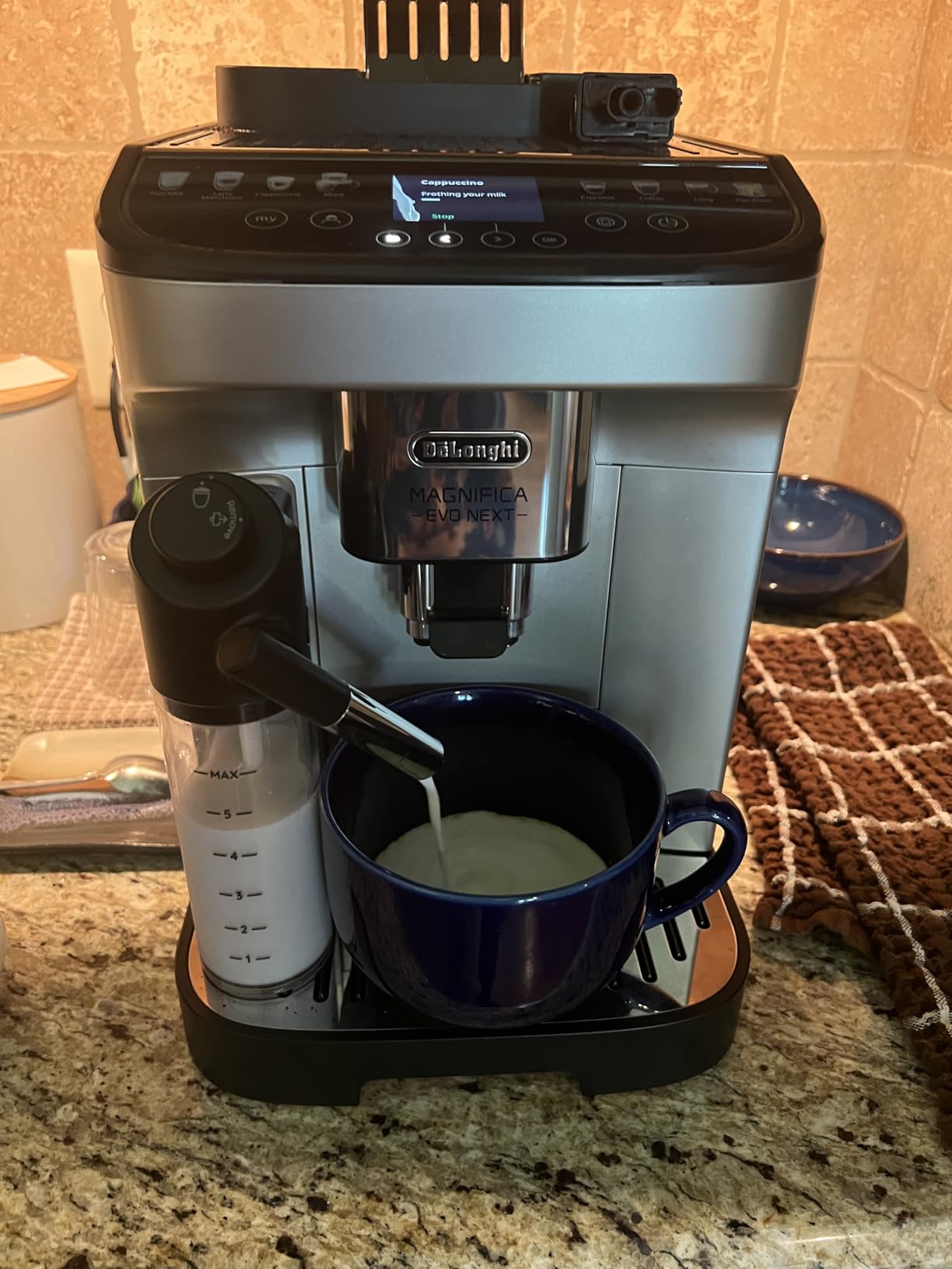 De'Longhi Magnifica Evo Next Fully Automatic Espresso Machine - Programmable Coffee Maker with Grinder and Milk Frother - Hot & Cold Brewer for Espresso, Latte, Cappuccino, Americano, Tea and More customer photo 2