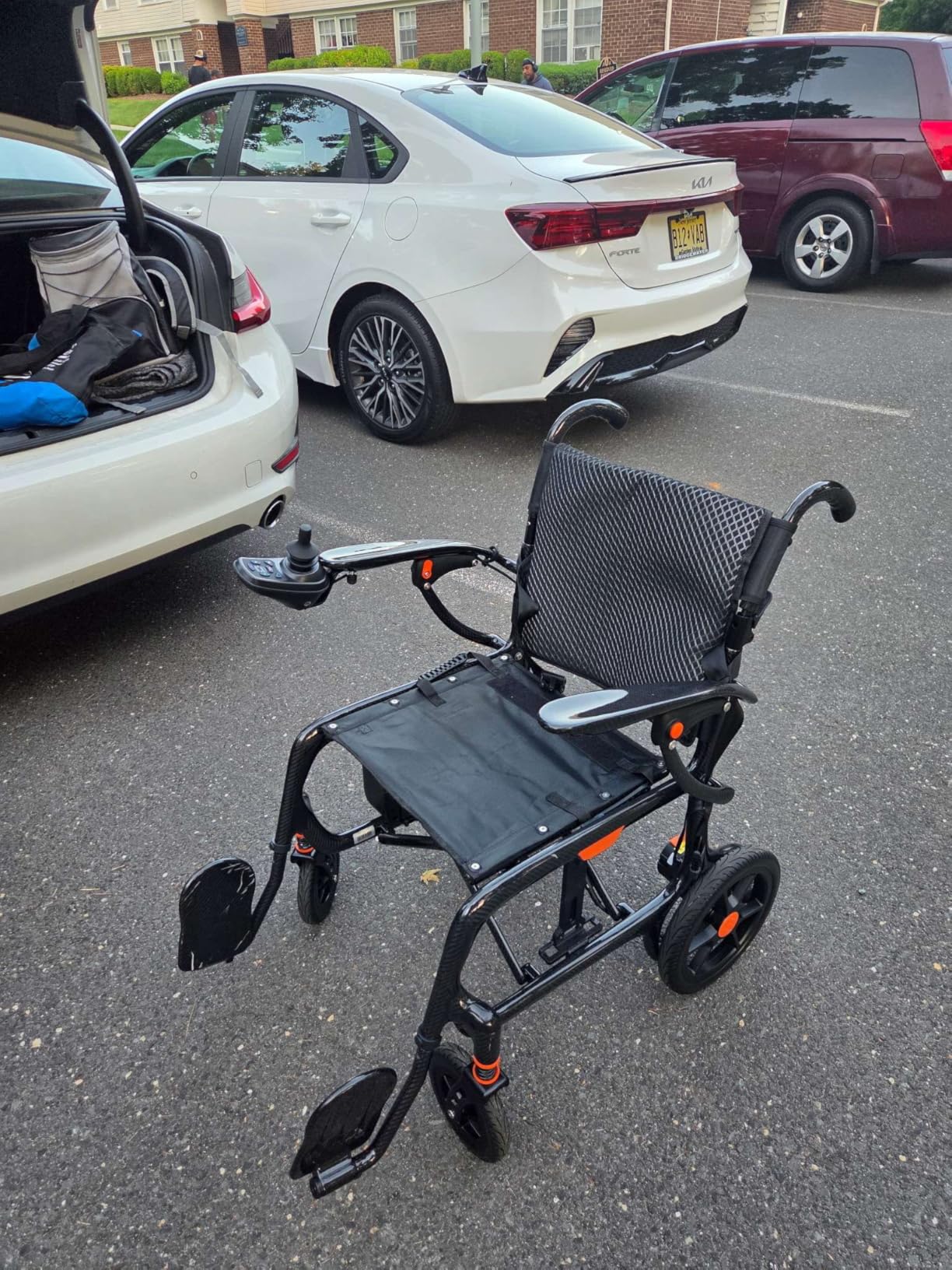 28lbs Ultralight 28 Miles Long Range 100% Carbon Fiber Travel Electric Wheelchairs for Adults, FreeWink Foldable Portable Electric Wheelchairs with 2 Lithium Batteries for All Terrain Airline Approved customer photo 2