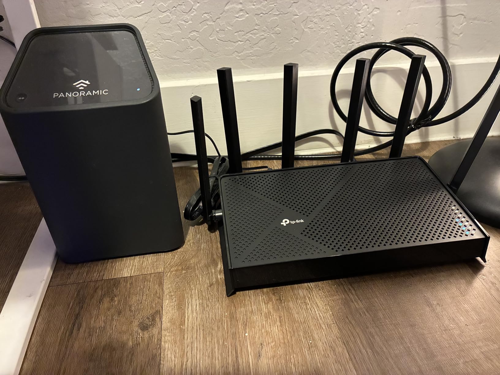 TP-Link BE6500 Dual-Band WiFi 7 Router (BE400) - Dual 2.5Gbps Ports, USB 3.0, Covers up to 2,400 sq. ft., 90 Devices, Quad-Core CPU, HomeShield customer photo 1