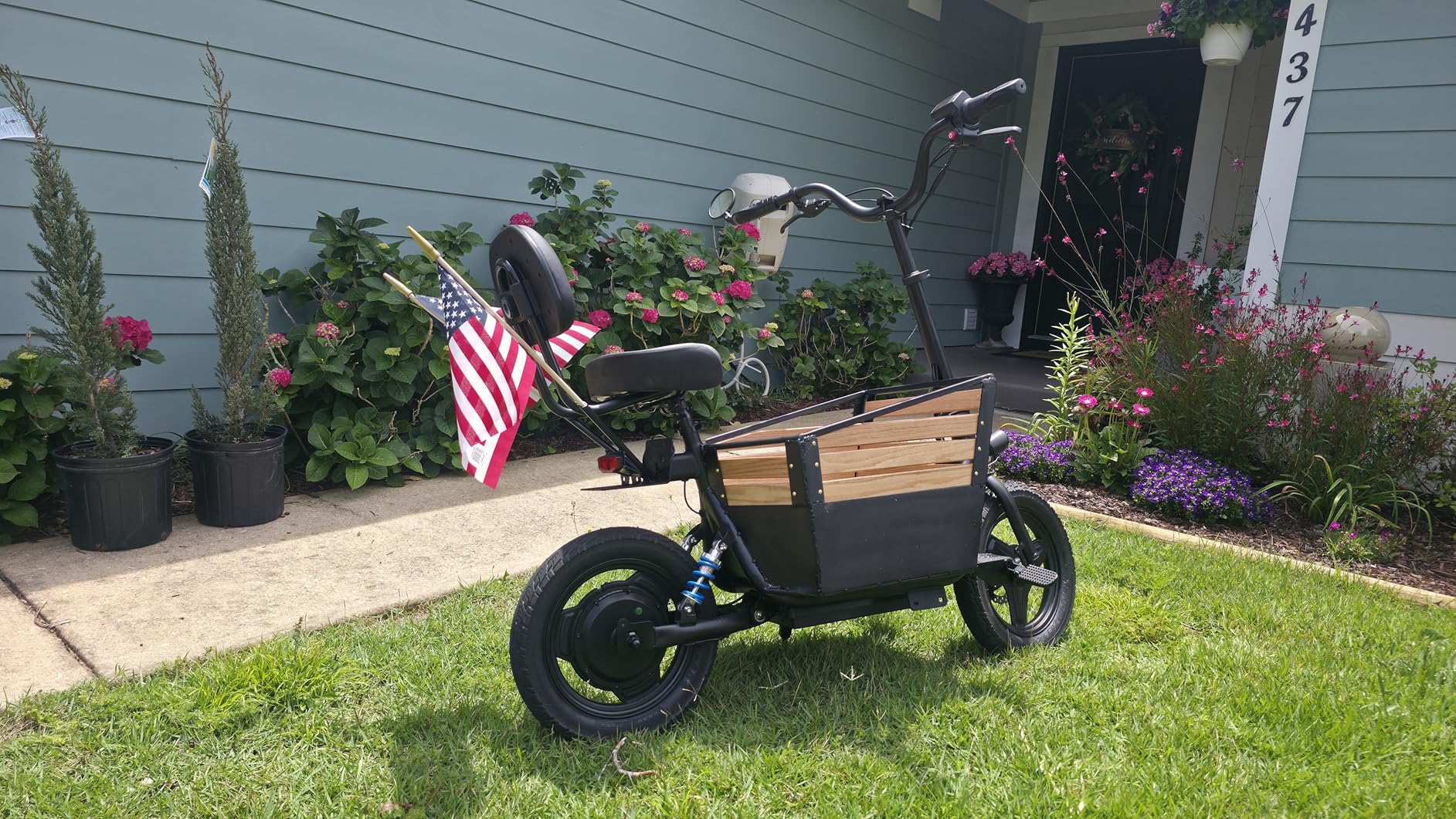 Gyroor C1 Plus Electric Scooter for Adults with Seat & Pet Basket - 30 Miles Range 650W Motor 48V 13.5Ah Battery 18.6MPH 14