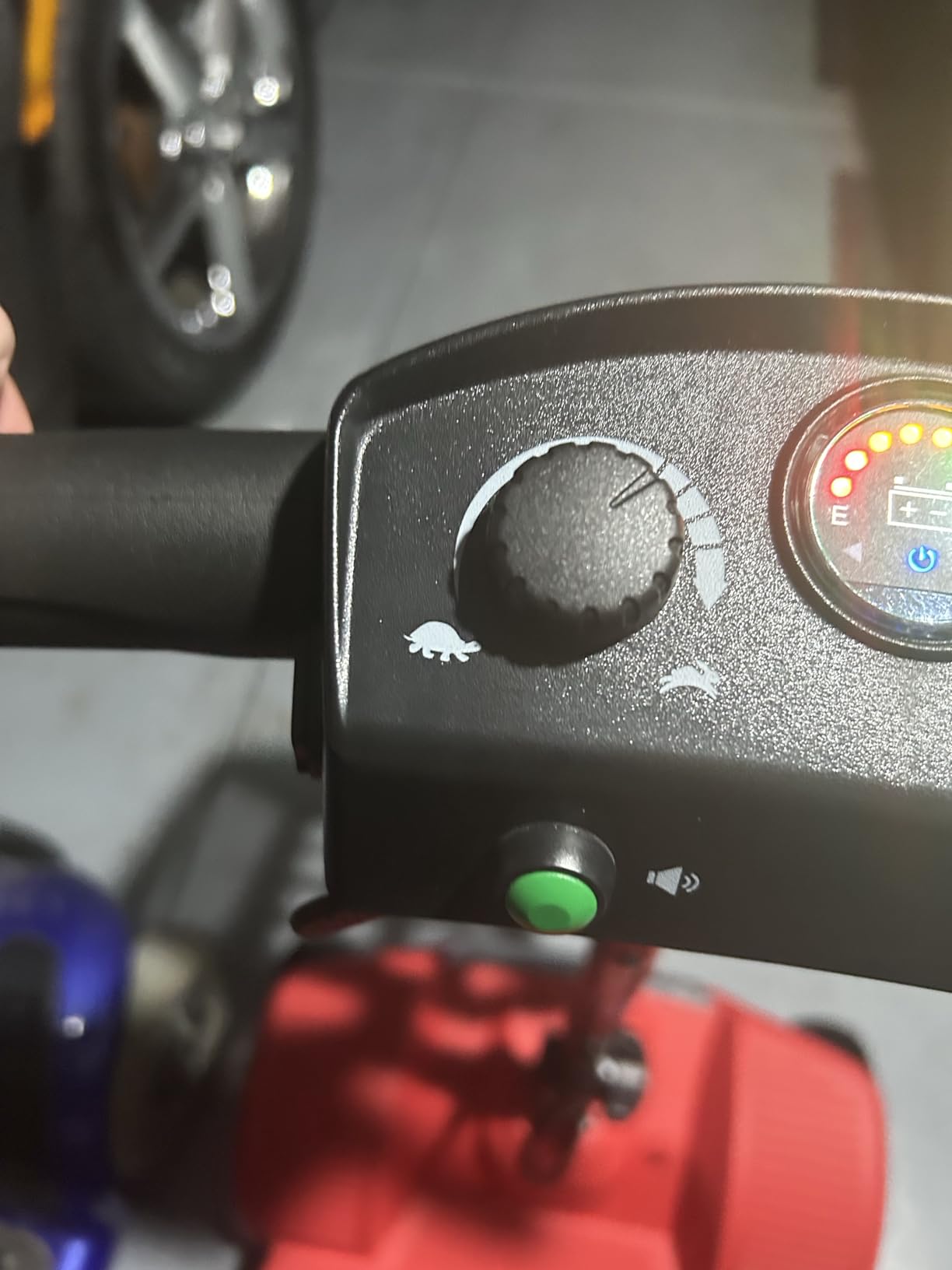 WayCare 15-25 Miles Long Range Mobility Scooter, Weight Capacity 300 LBS+ Powered Mobility Scooters for Seniors, Compact Duty Mobile for Travel with LED Headlight and Detachable Basket customer photo 2