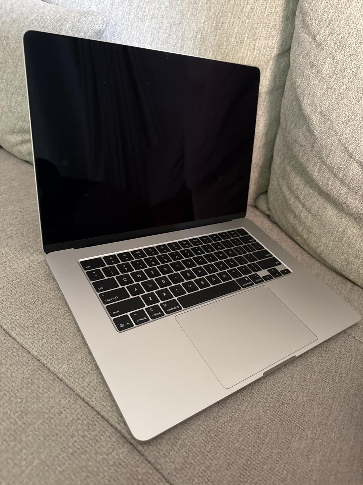 2025 MacBook Air 15-inch Laptop with M4 chip: Built for Apple Intelligence, 15.3-inch Liquid Retina Display, 16GB Unified Memory, 256GB SSD Storage, 12MP Center Stage Camera, Touch ID; Midnight customer photo 2