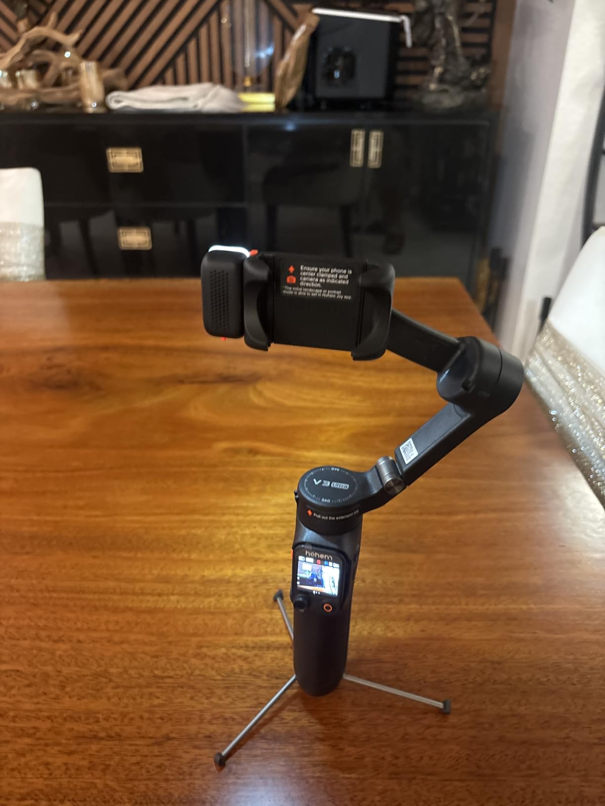 hohem iSteady V3 Ultra Gimbal Stabilizer for iPhone, Phone Gimbal with AI Auto Tracking, Detachable Touchscreen Remote, Built-in Extension Rod, Tripod, Fill Light, for Vlog, Travel, Pet, Fitness customer photo 2