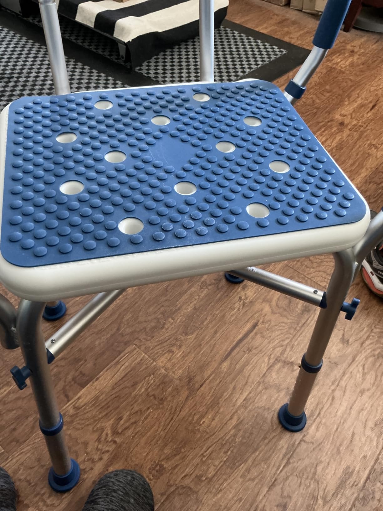 Loyoda FSA/HSA Eligible Shower Chair for Inside Shower with Reinforced Crossing Bar, Heavy Duty Shower Seat 500lbs with Padded Arms and Back, Height Adjustable Shower Chair for Elderly and Disabled customer photo 1