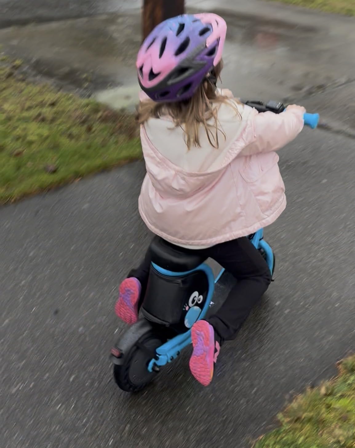 Hiboy JoyHaul Electric Scooter for Kids Ages 4-9, with Seat, UL 2272 Certified, 100W Motor, 5 Miles Range, 9.3 MPH, LED Lights, Under-Seat Storage & Front Brake customer photo 2