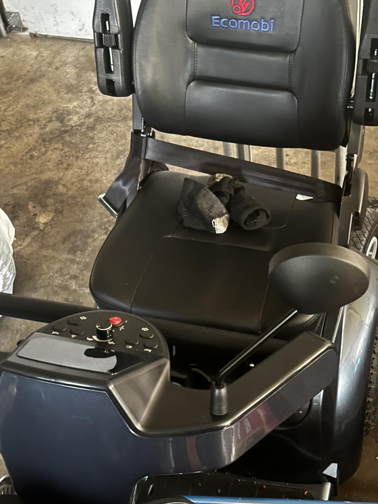 Ecomobi Outdoor Heavy Duty Mobility Scooter for Adults & Seniors - 1000W, 500 lbs Bariatric Capacity, 32 Miles Long Range, 13.78 in Off-Road Tires, 15 MPH Max Speed, Full Suspension, Bluetooth Speaker customer photo 1