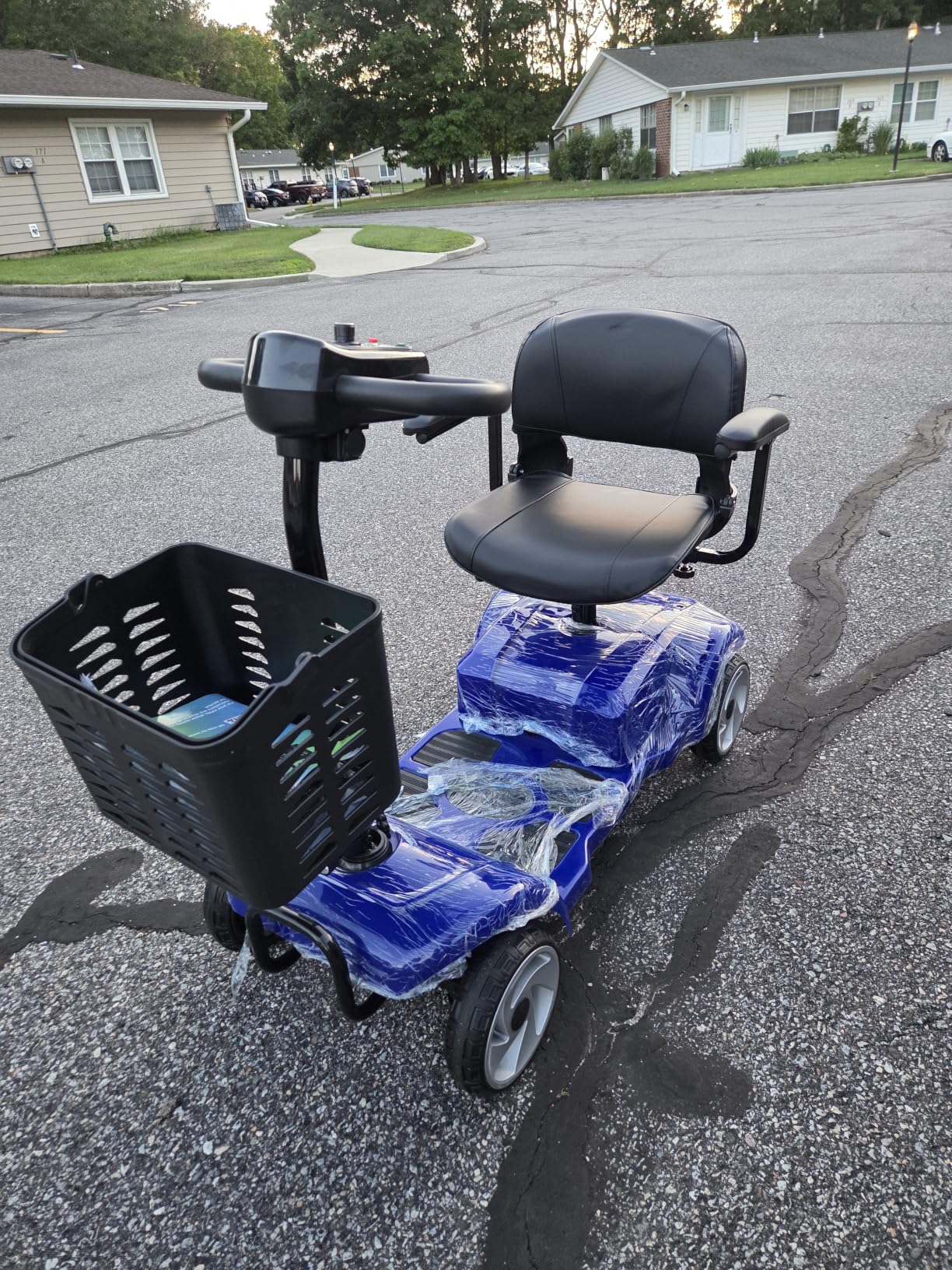 4 Wheel Electric Mobility Scooter for Adults and Seniors, 20 Miles Range Foldable Electric Scooter, Compact Heavy Duty Mobile for Travel with 330lb Capacity, Powered Electric Wheelchair, Silver customer photo 1