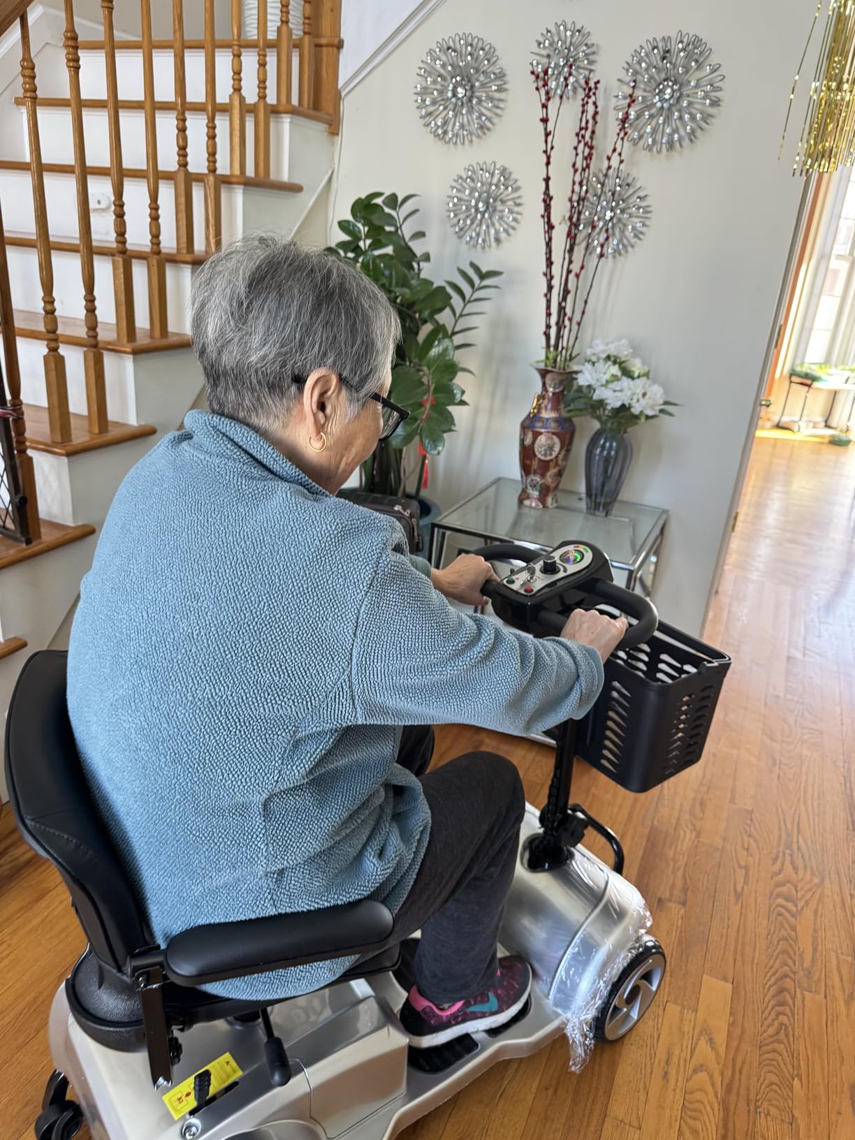 4 Wheel Electric Mobility Scooter for Adults and Seniors, 20 Miles Range Foldable Electric Scooter, Compact Heavy Duty Mobile for Travel with 330lb Capacity, Powered Electric Wheelchair, Silver customer photo 2