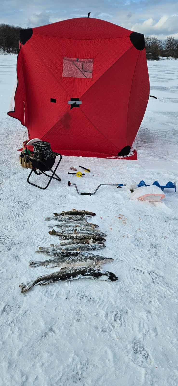 Garvee Pop Up Ice Fishing Tent Insulated Ice Fishing Shelter Portable Hub-Style Shelter Shanty Windproof and Warm, 3-4 Person, Red, 6x6x6.6 Ft customer photo 1