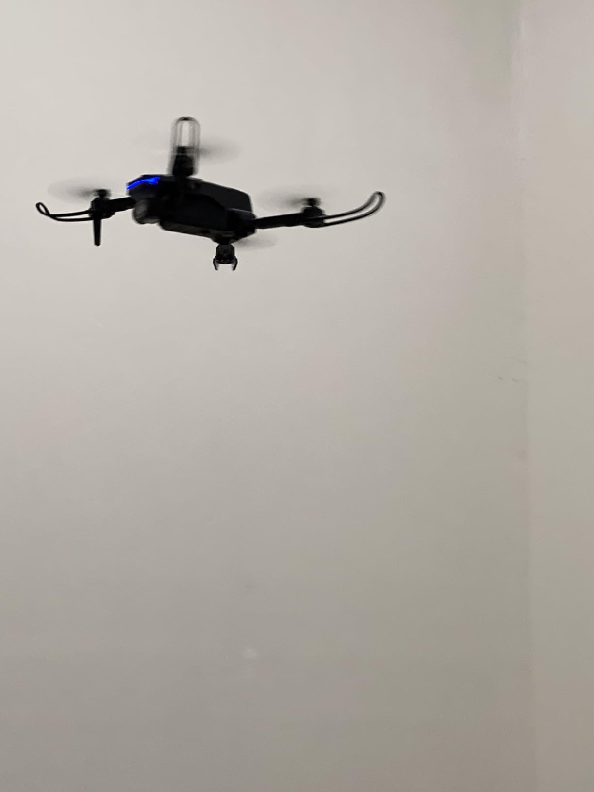 Drone with Camera - Drone with Screen on Controller for Beginners, Foldable Remote Control Quadcopter with Gesture Control, 3D Flip, One Key Start, Emergency Stop, 2 Batteries, Easier to use customer photo 1