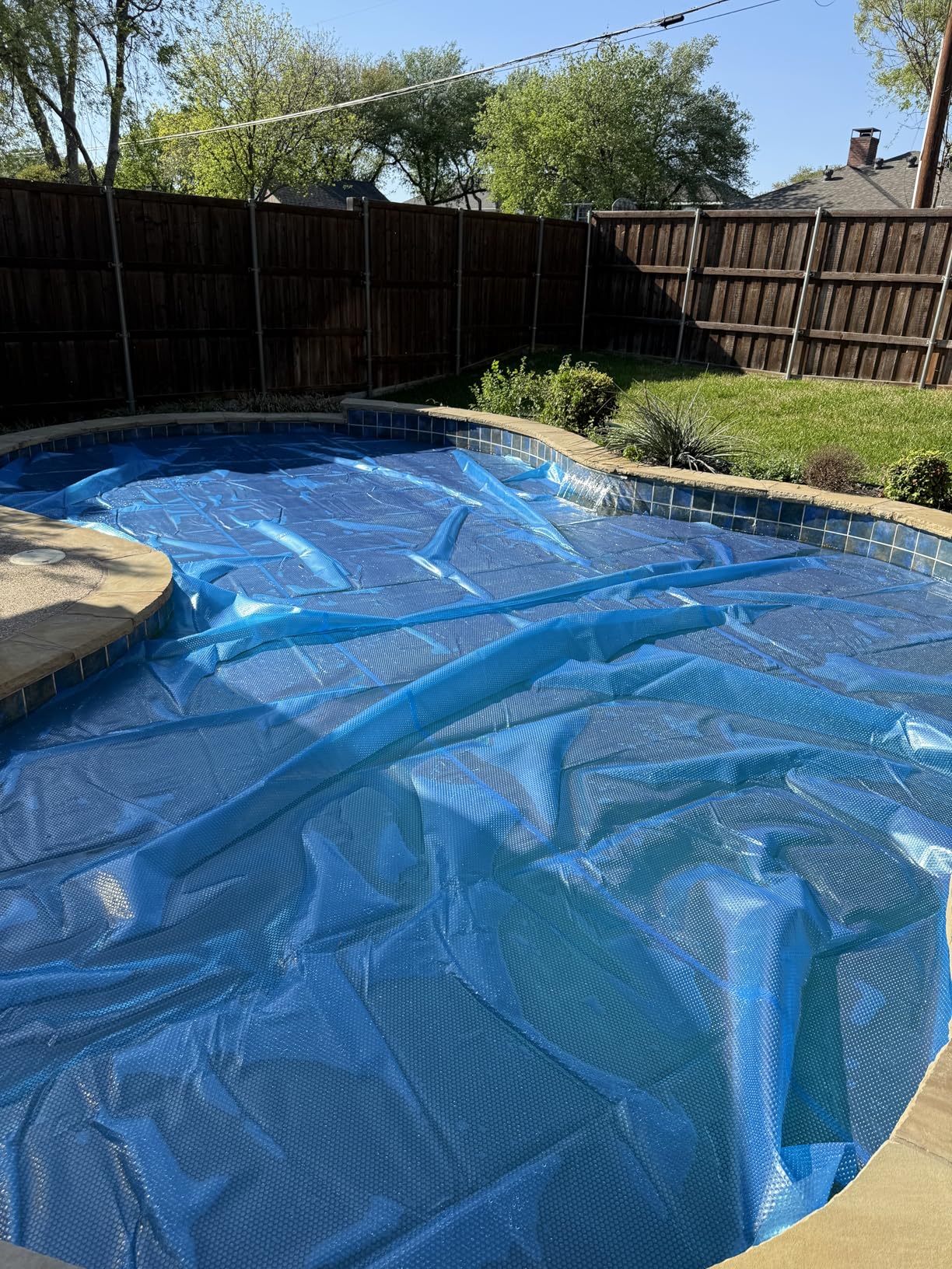 VEVOR Solar Pool Cover, 32 x 16 ft Pool Bubble Cover, 16 Mil Pools Solar Blanket with Dual Heat-Locking Air Layer for Pools, Daytime Heat Absorption, Nighttime Heat Retention, Blue & Silver, Cuttable customer photo 1