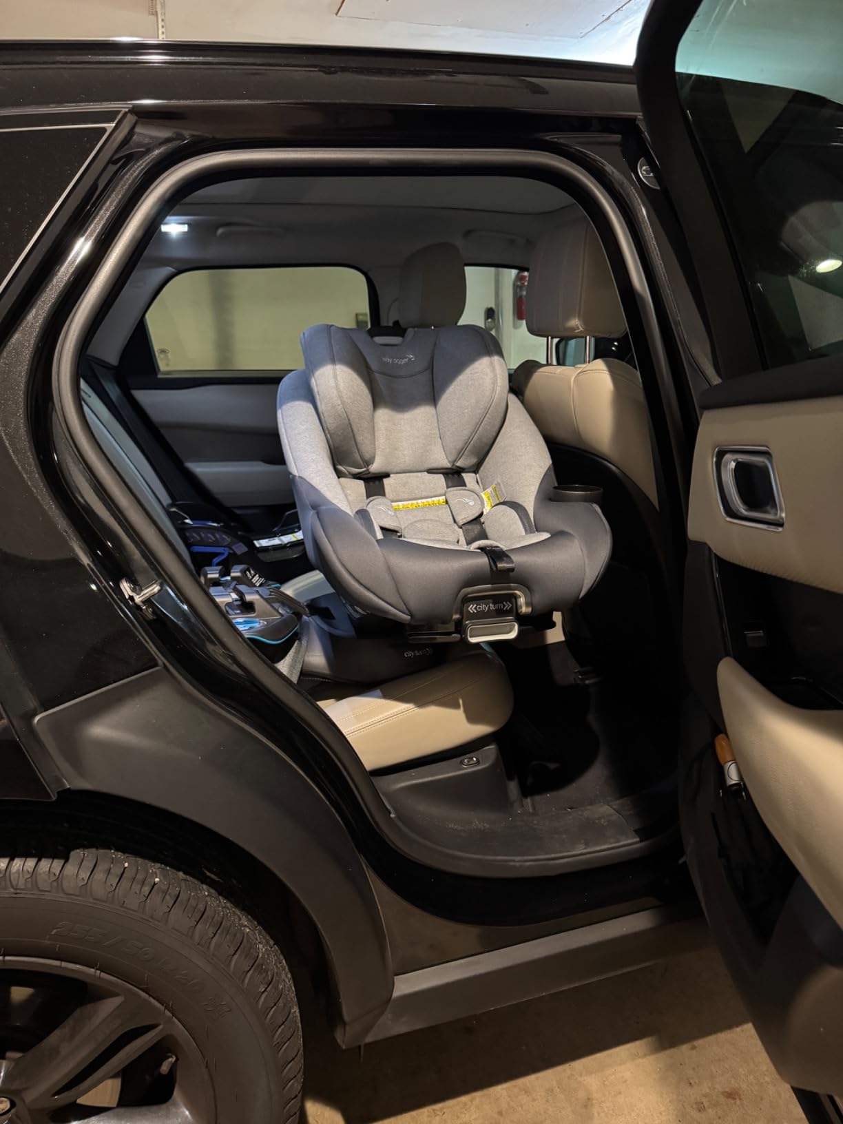 Baby Jogger City Turn Rotating Car Seat 180-Degree Turn, Lightweight Convertible Car Seat, Rear Facing to Forward Facing for Newborn to Toddlers, Coolmax Fabric, Onyx Black customer photo 1